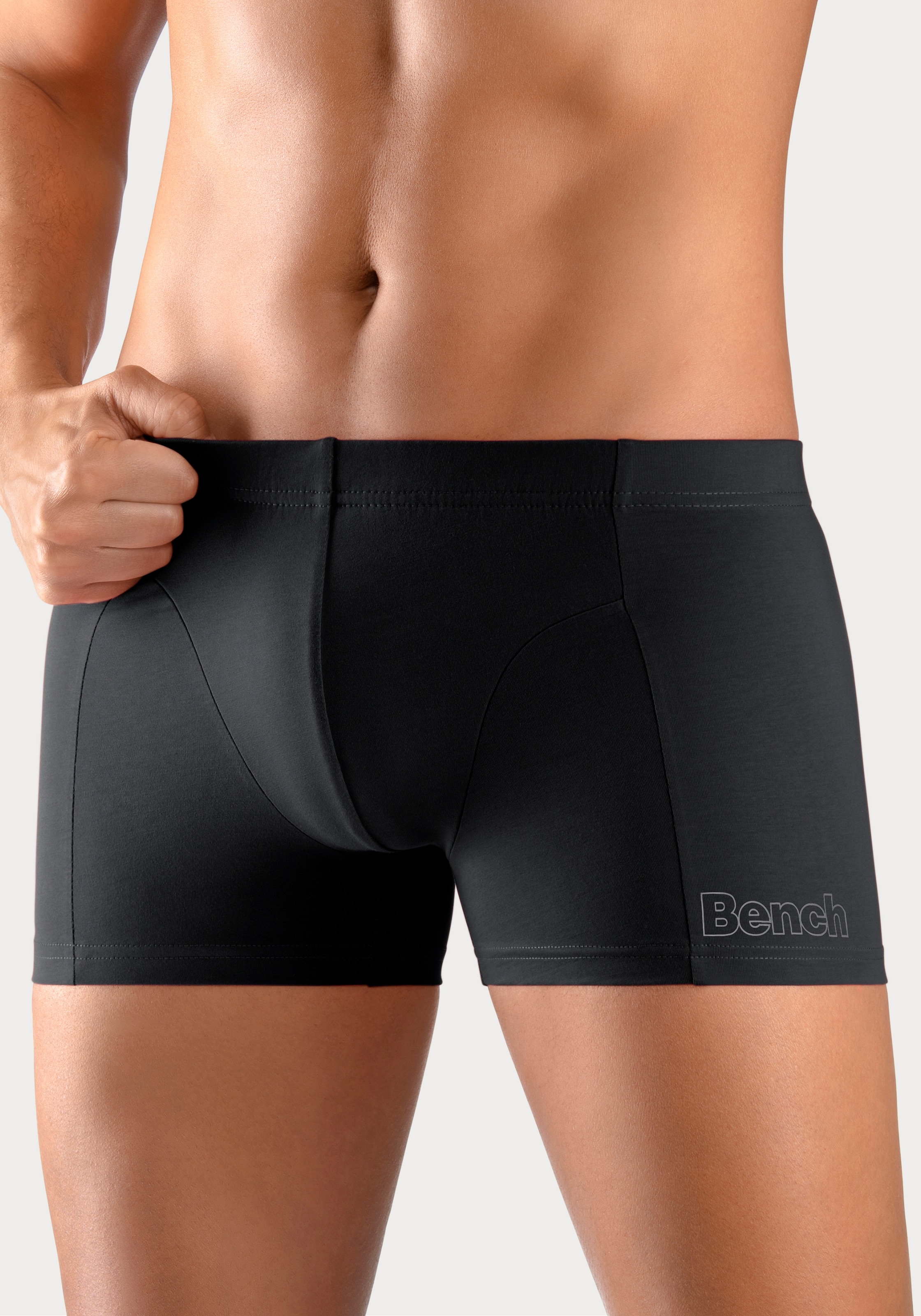 Bench. Boxer »Boxershorts für Herren«, (Dose, 4 St.), Unterhosen in der Dose mit kleinem Logodruck auf dem Bein