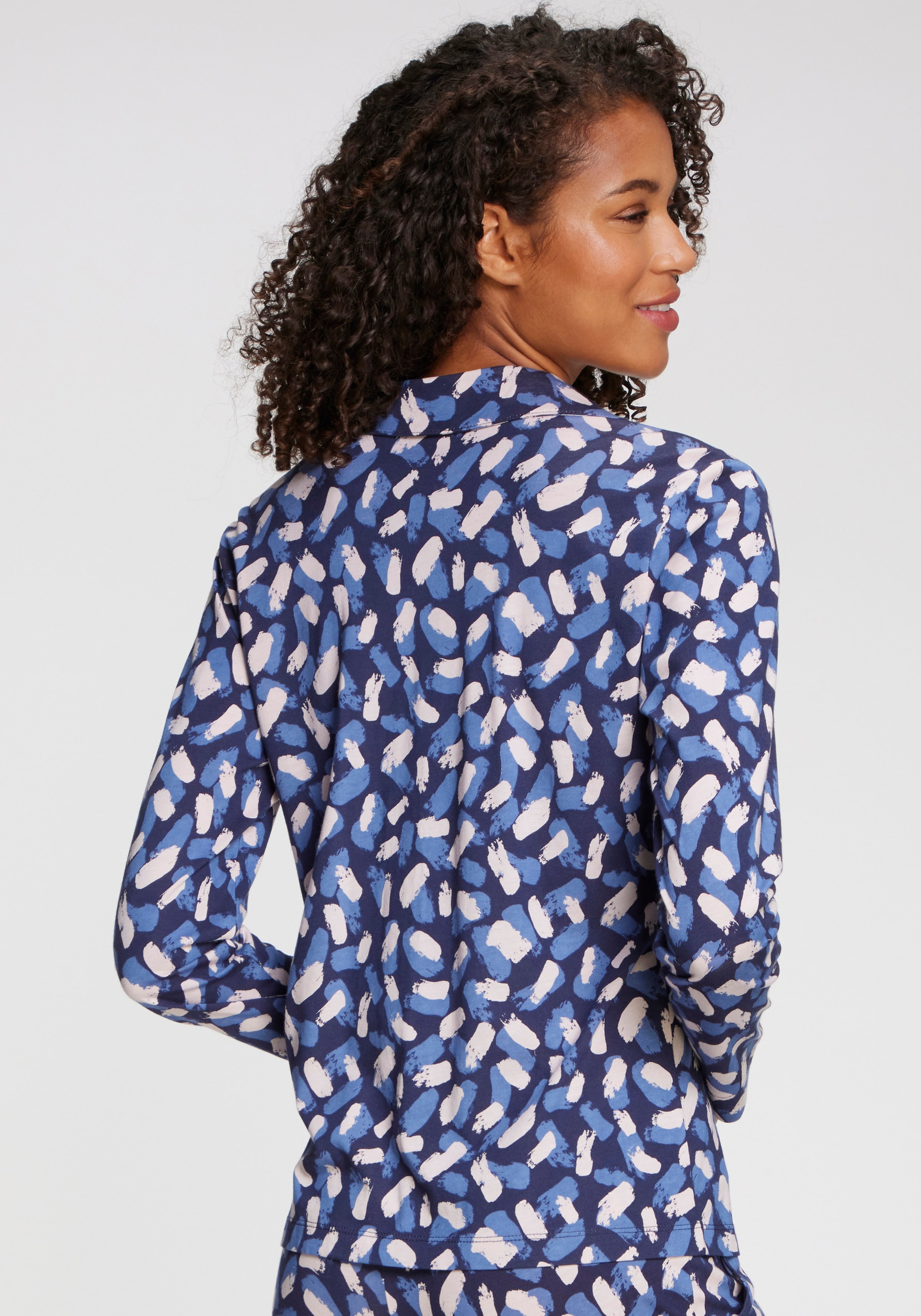 s.Oliver Pyjamaoberteil Mit schönem Alloverdruck