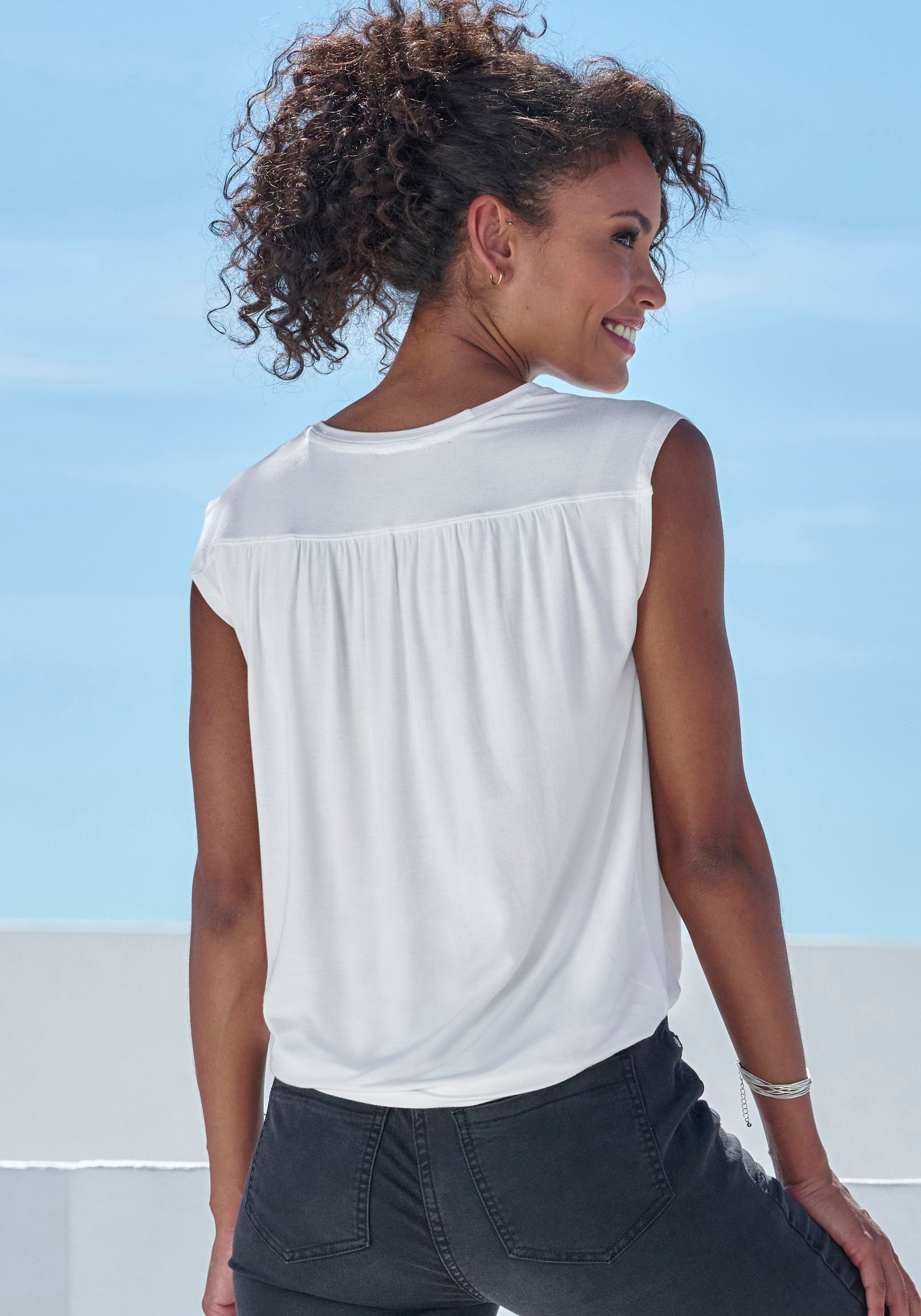LASCANA Shirttop »mit Schulterraffung«, aus weichem Viskose-Stretch