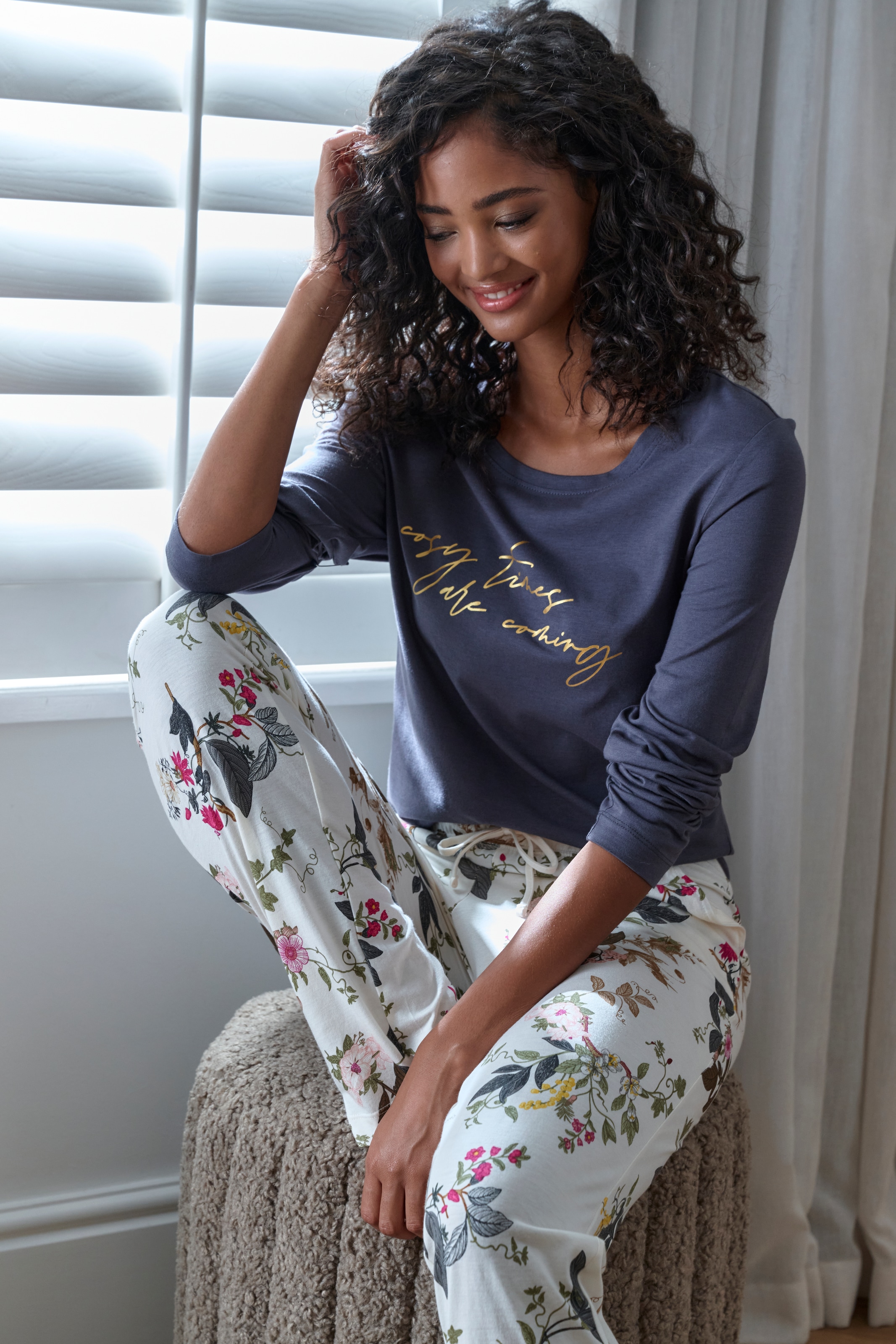 LASCANA Pyjamaoberteil, mit Folienprint