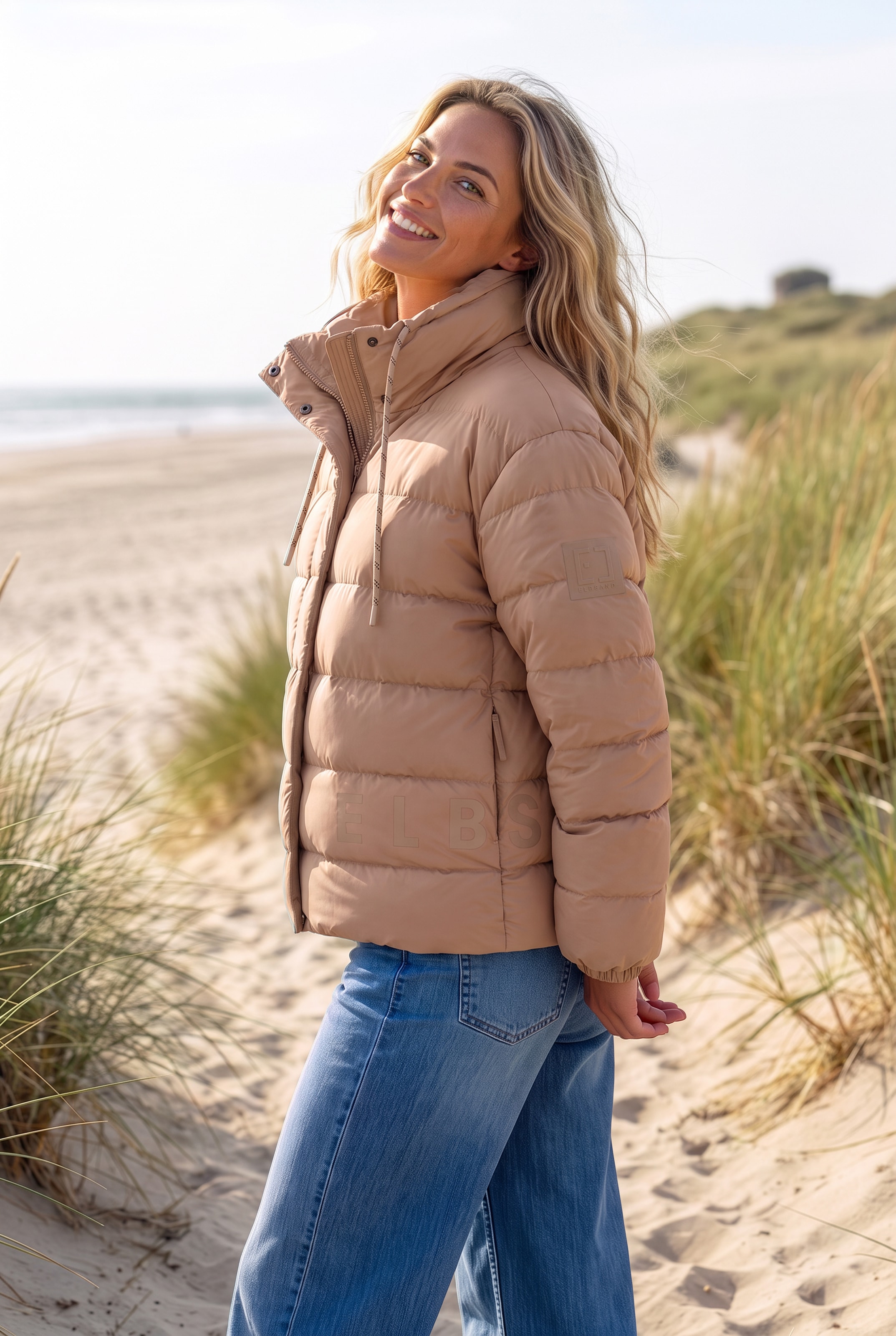 Elbsand Steppjacke mit großem Letter-Print