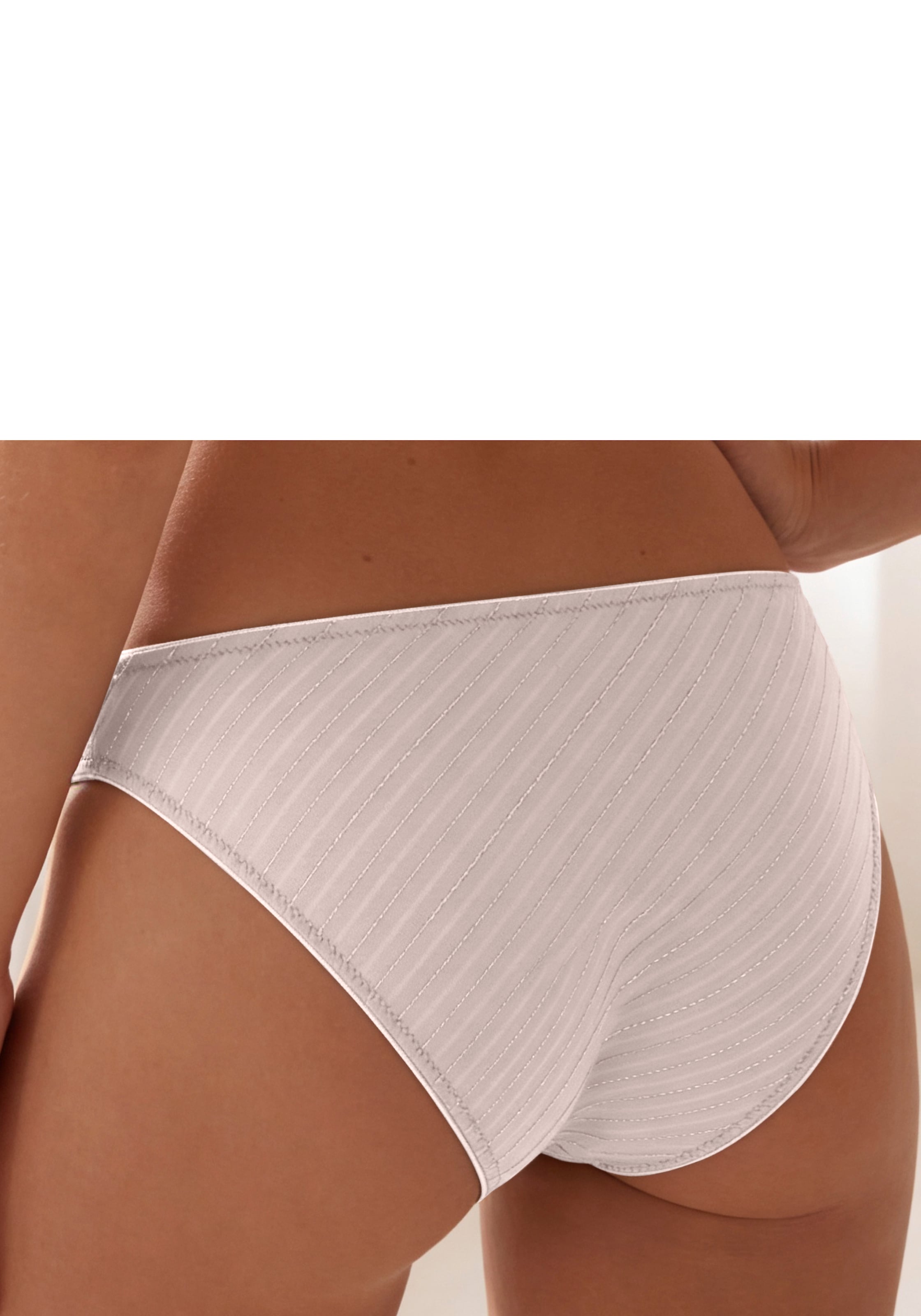 LASCANA Slip »Carlotta« aus weichem Microtouch mit filigranem Glanzfaden