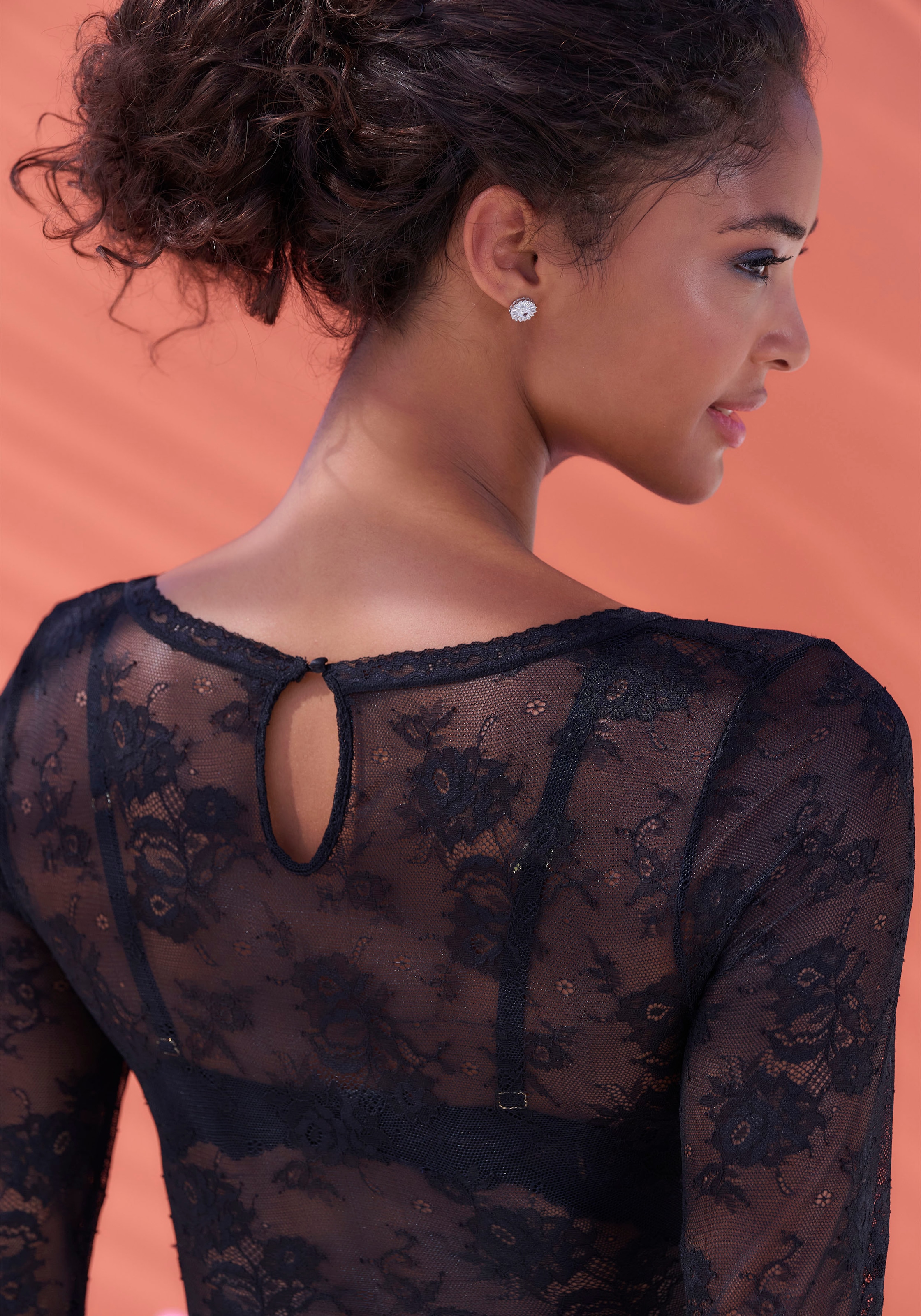 LASCANA Spitzentop mit langen Ärmeln – feminin, elegant und ideal zu kombinieren