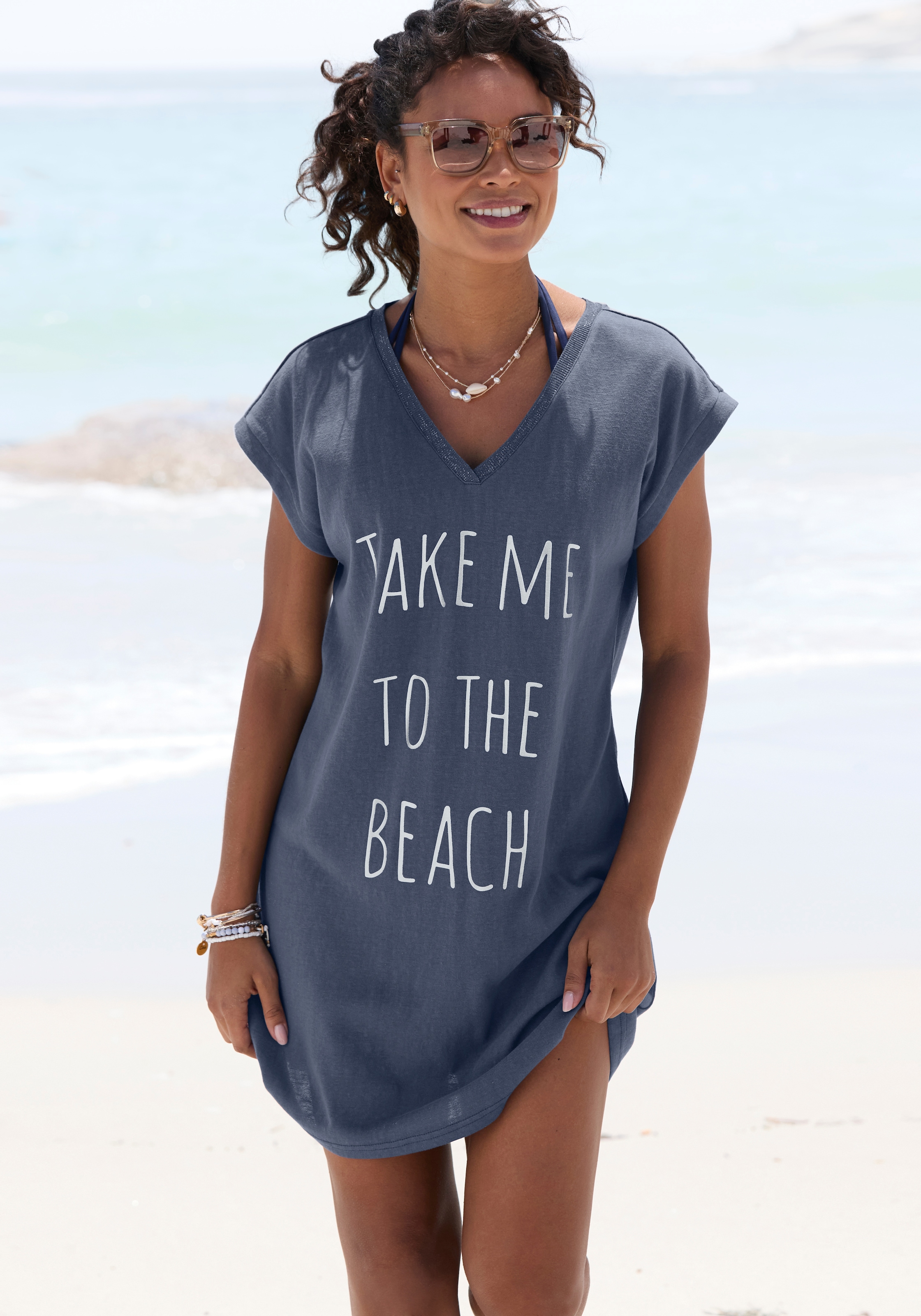 Beachtime by Lascana Longshirt »mit glänzendem Foliendruck vorne, kurzes T-Shirt-Kleid« lockeres Jerseykleid, luftiges Sommerkleid, kurzes Strandkleid