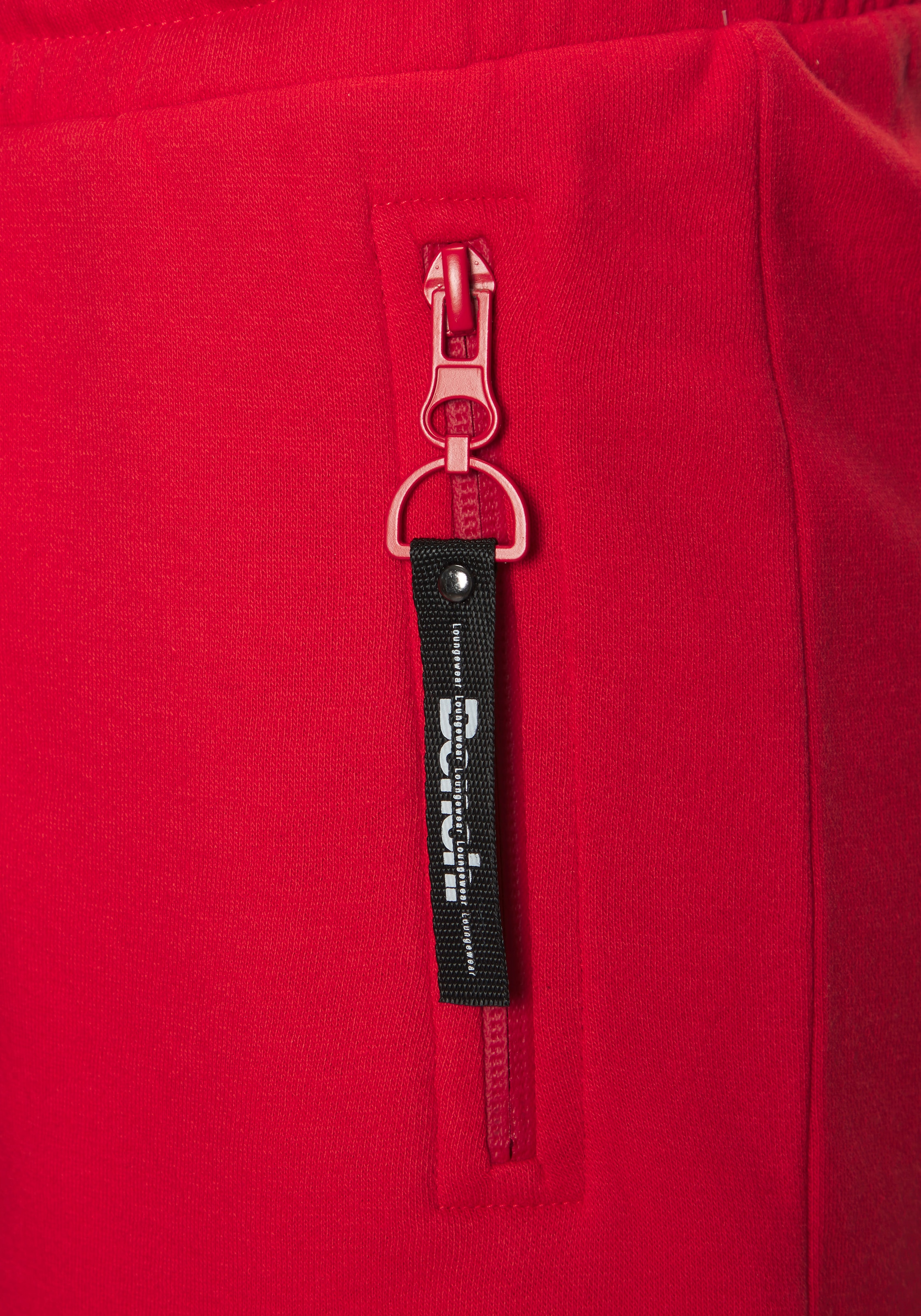 Bench. Loungewear Sweatshorts  mit seitlichen Schlitz und Reißverschlusstaschen, Loungewear