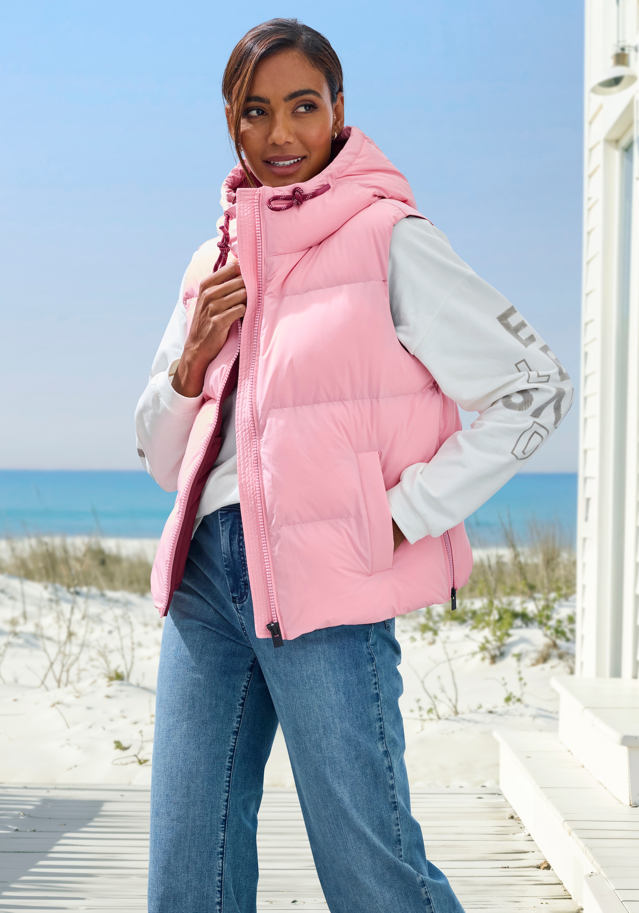 Elbsand Steppweste , mit großem Logoprint auf dem Rücken
