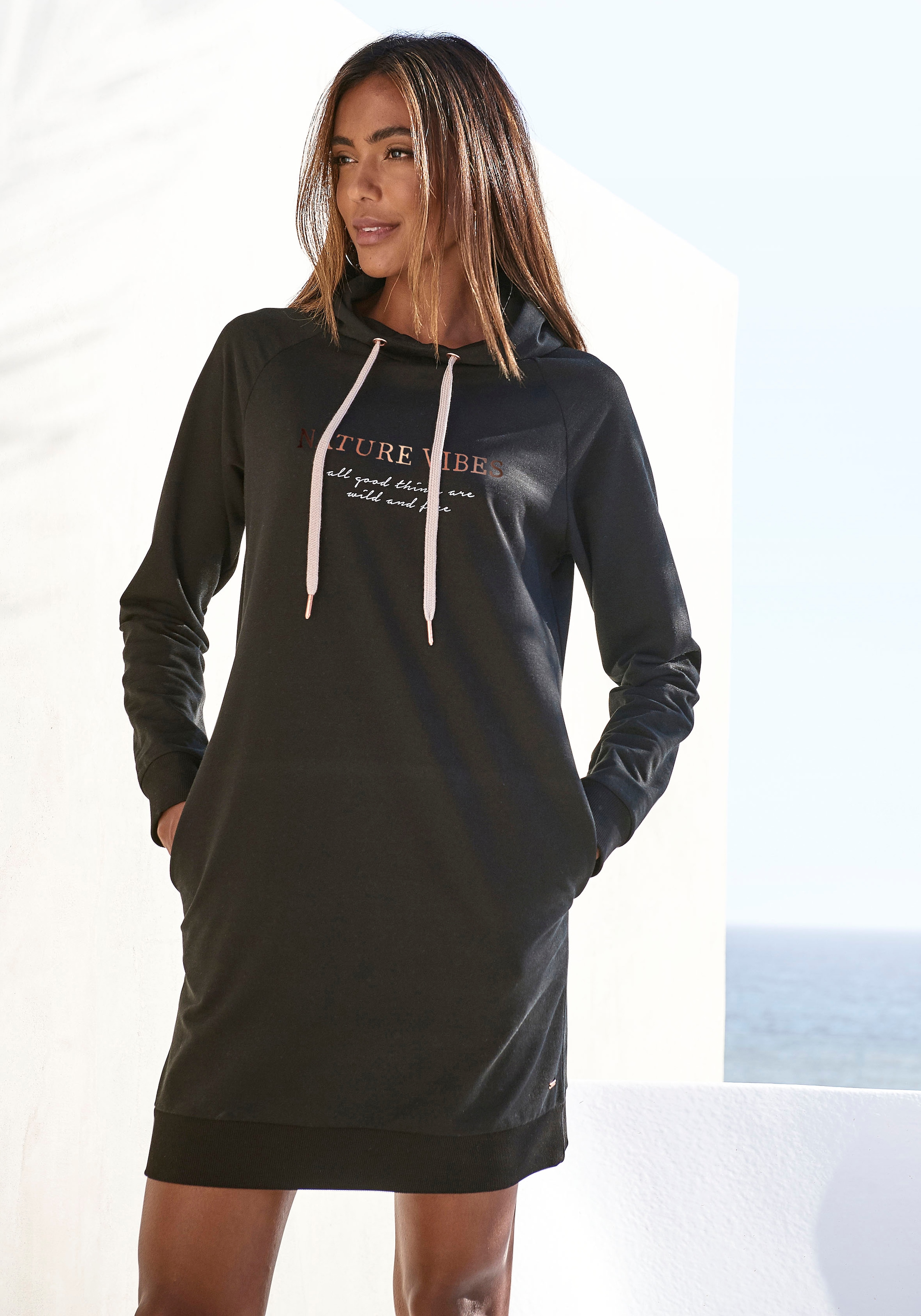 LASCANA Sweatkleid, mit Kapuze und seitlichen Eingrifftaschen, Loungewear