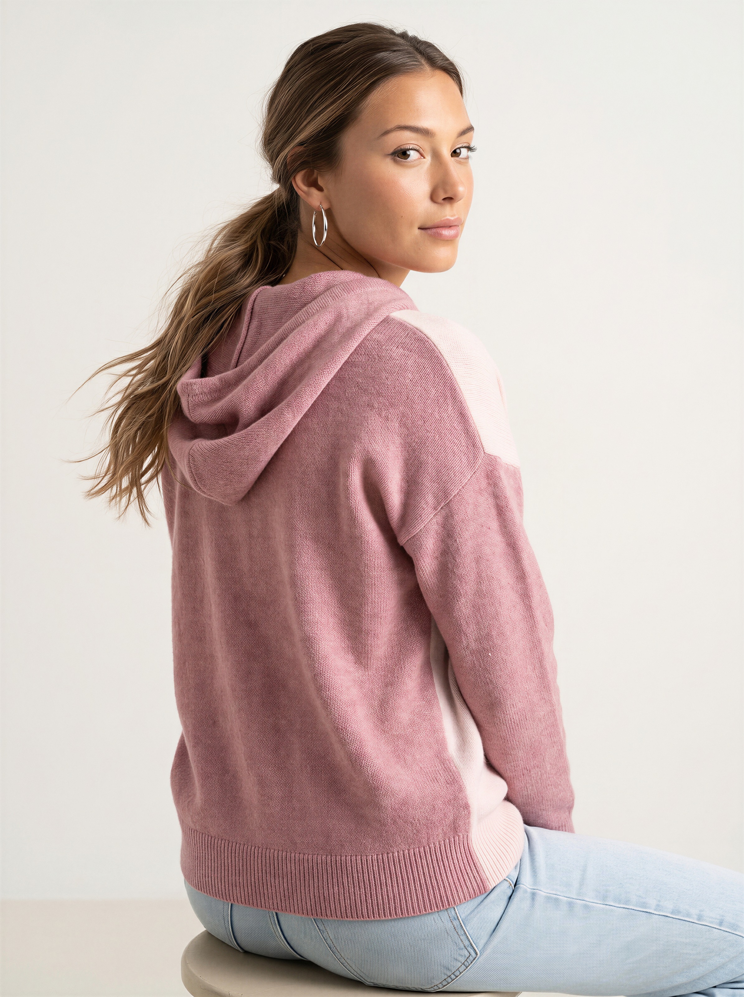 Vivance Kapuzenpullover »in lässiger Colorblock-Optik aus softer Strickware« Pullover mit Kapuze, Kuschelpullover, locker und kaschierender Schnitt