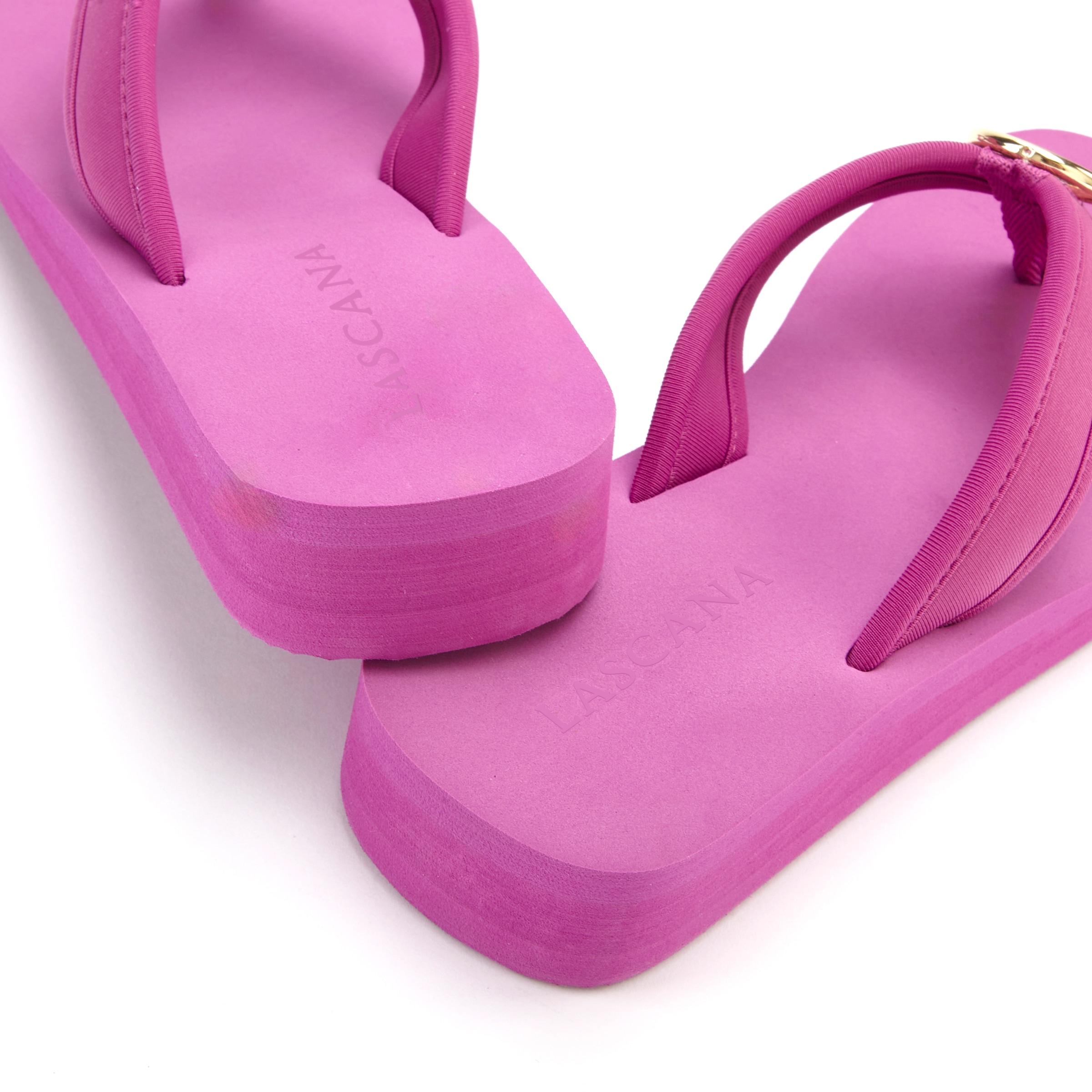 LASCANA Badezehentrenner »Sandale, Badeschuh, Pantolette, Badelatsche, Flip Flop, Sommerschuh,«  Zehentrenner mit Ringapplikation "Italy" VEGAN