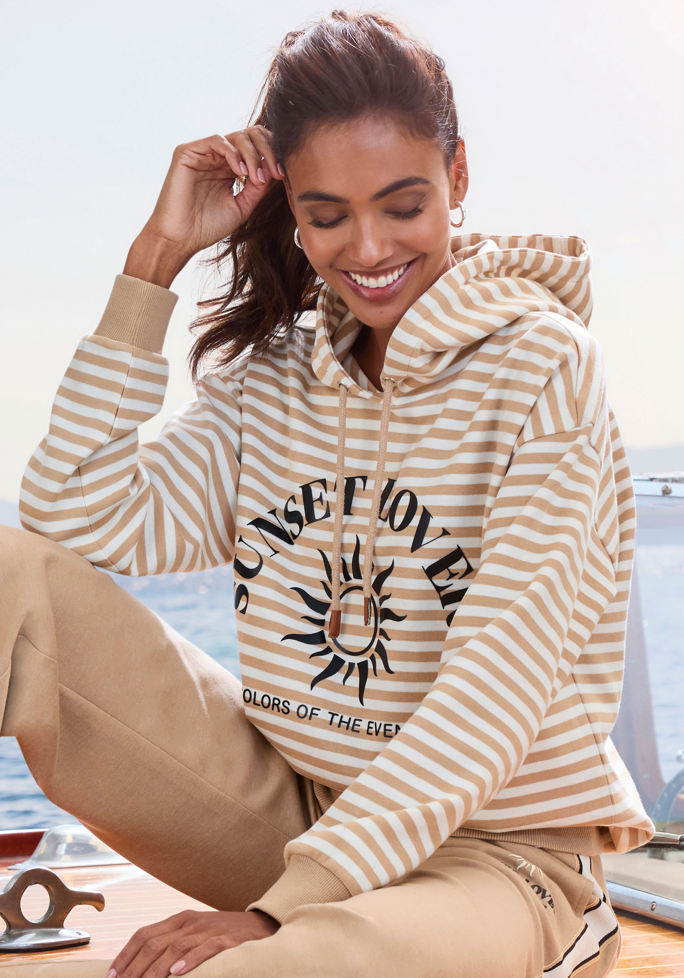 H.I.S Kapuzenpullover im Streifenlook mit großen Print, Loungewear