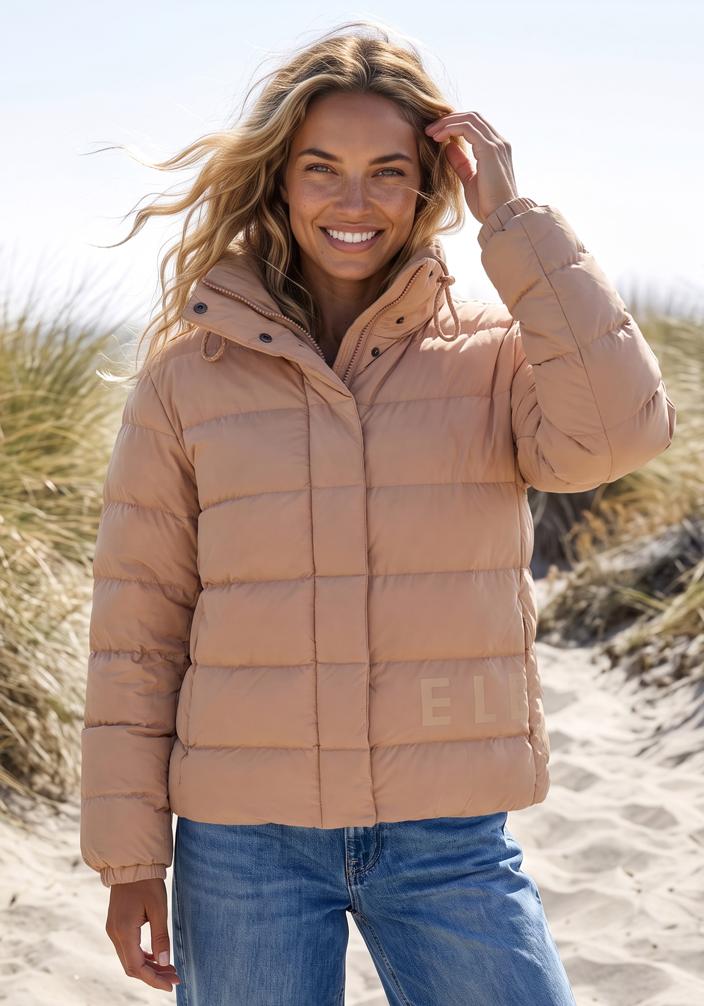 Elbsand Steppjacke mit großem Letter-Print