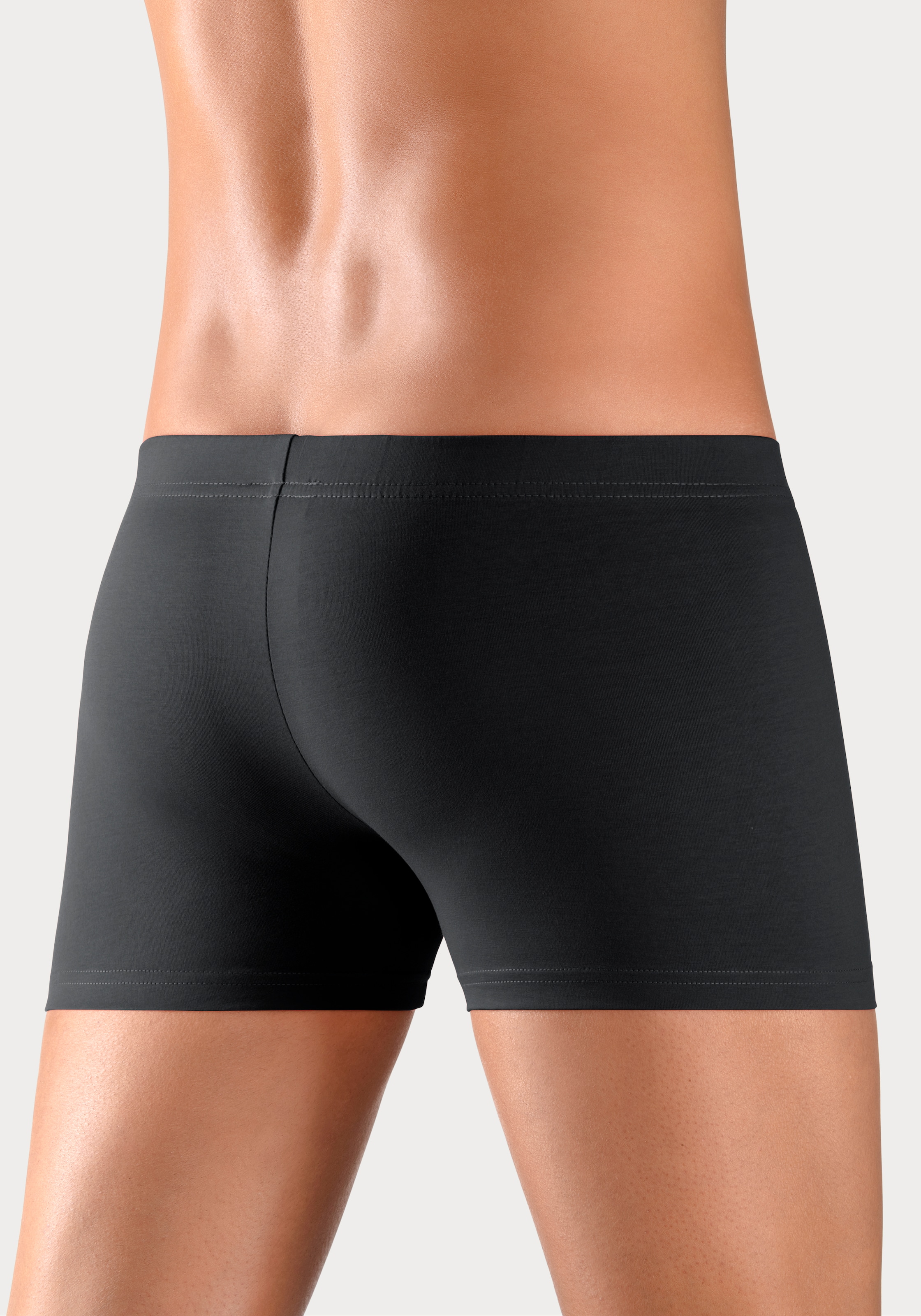 Bench. Boxer »Boxershorts für Herren«, (Dose, 4 St.), Unterhosen in der Dose mit kleinem Logodruck auf dem Bein