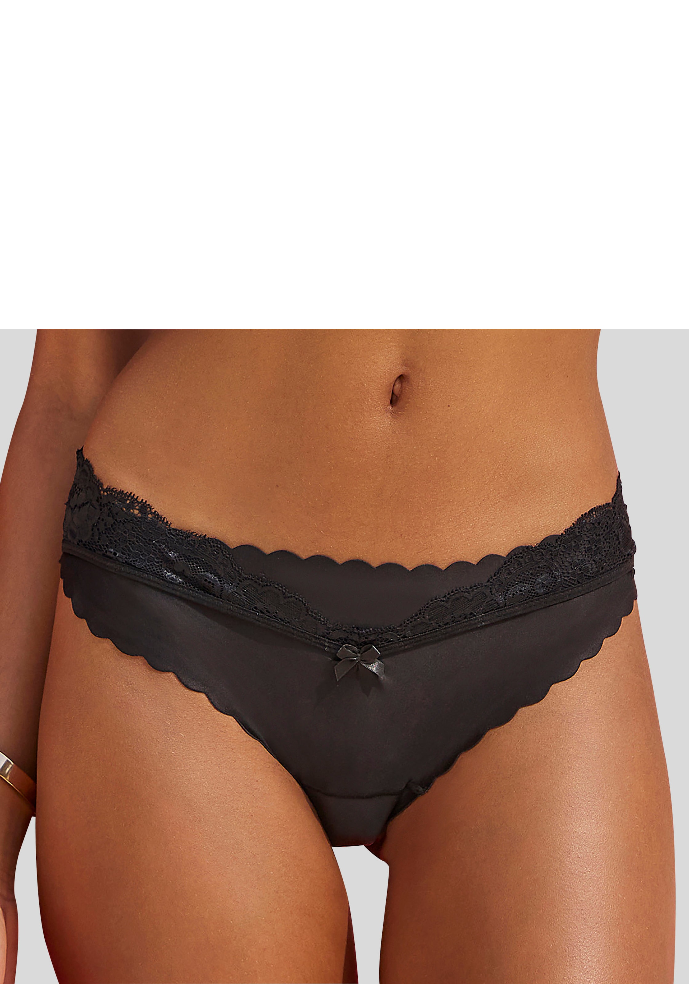 LASCANA Bikinislip, mit extra flachen Kanten und feiner Spitze