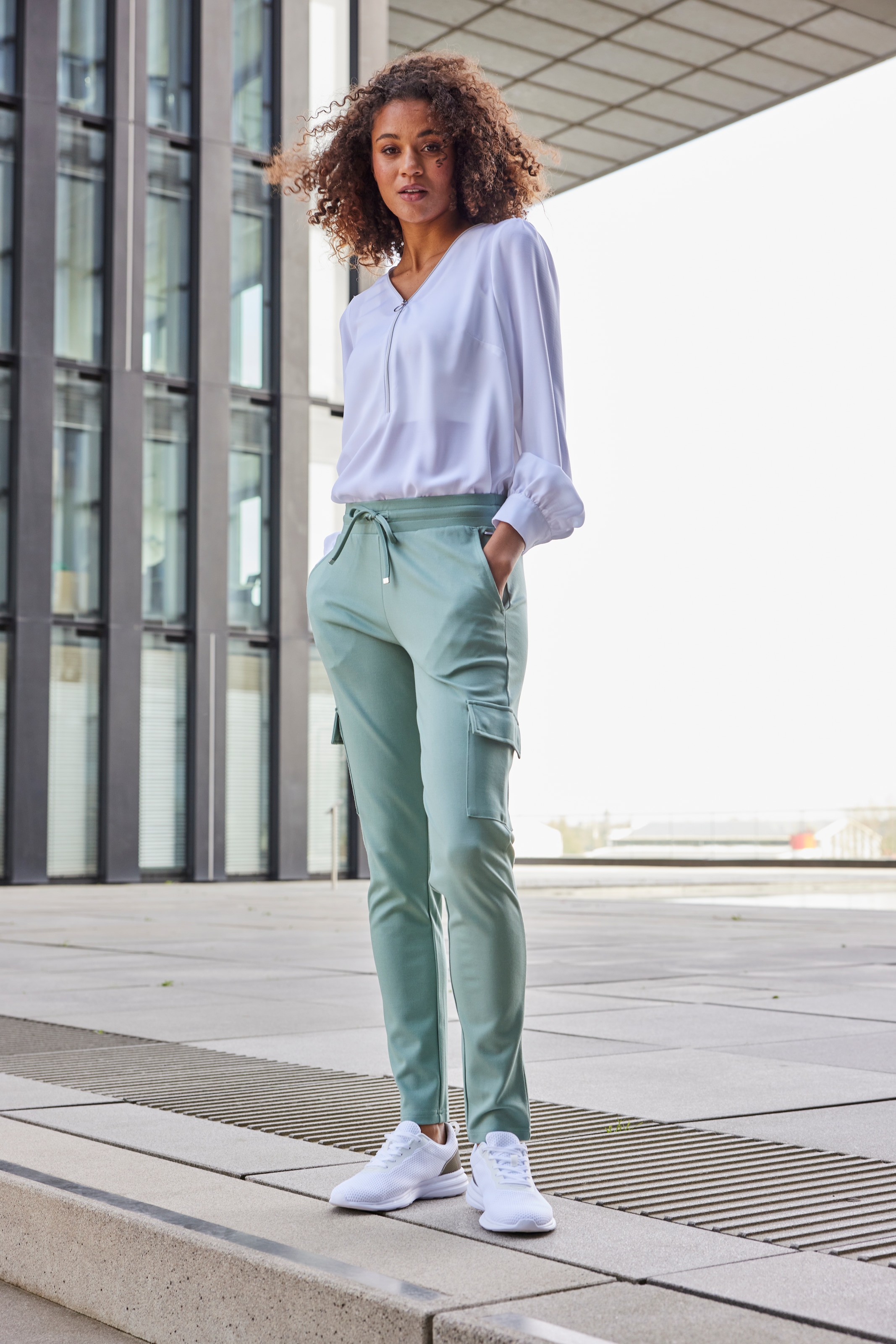LASCANA Cargohose  in weich fließendem Material, Loungewear