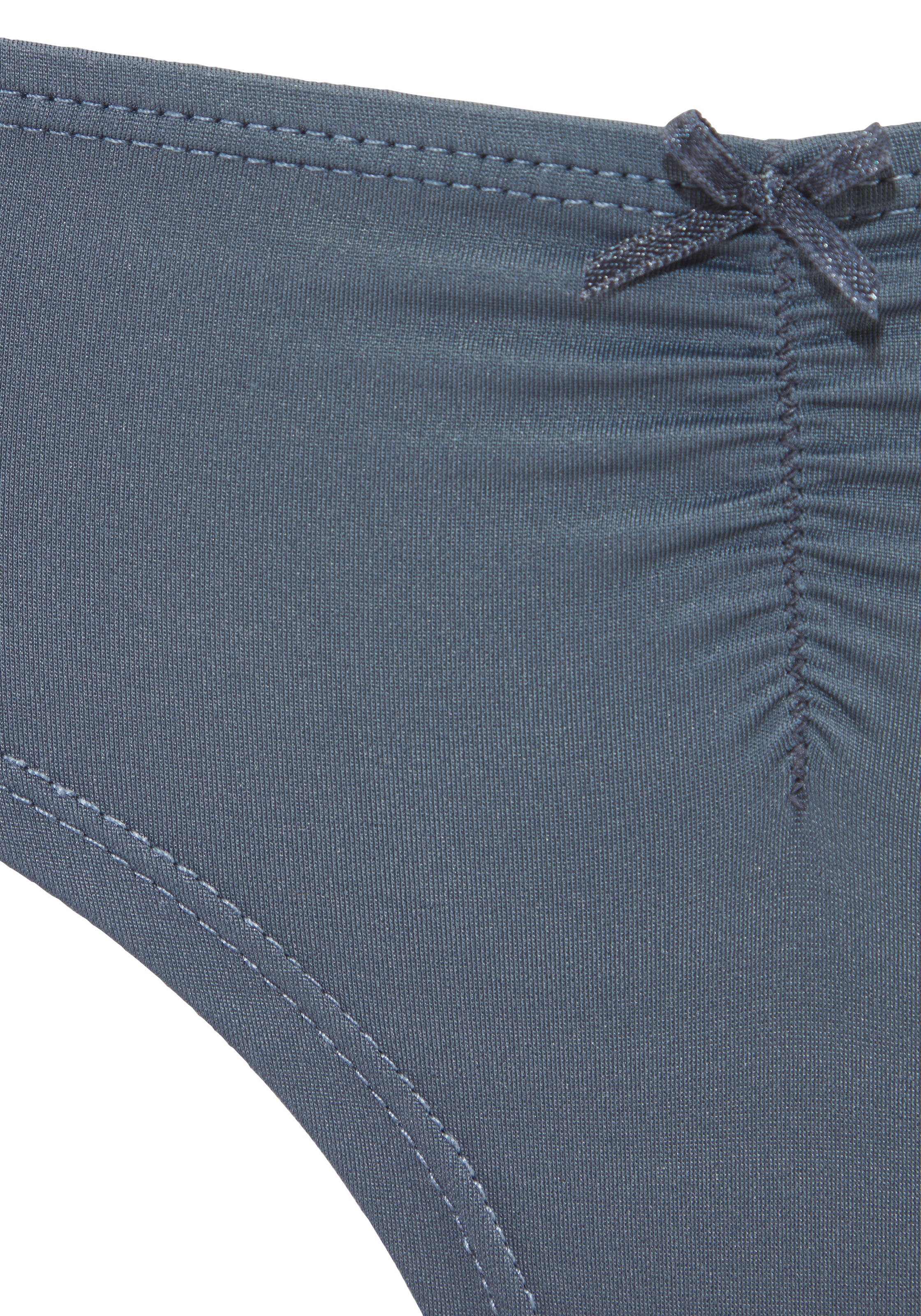 LASCANA Brasilslip mit schöner Spitze hinten