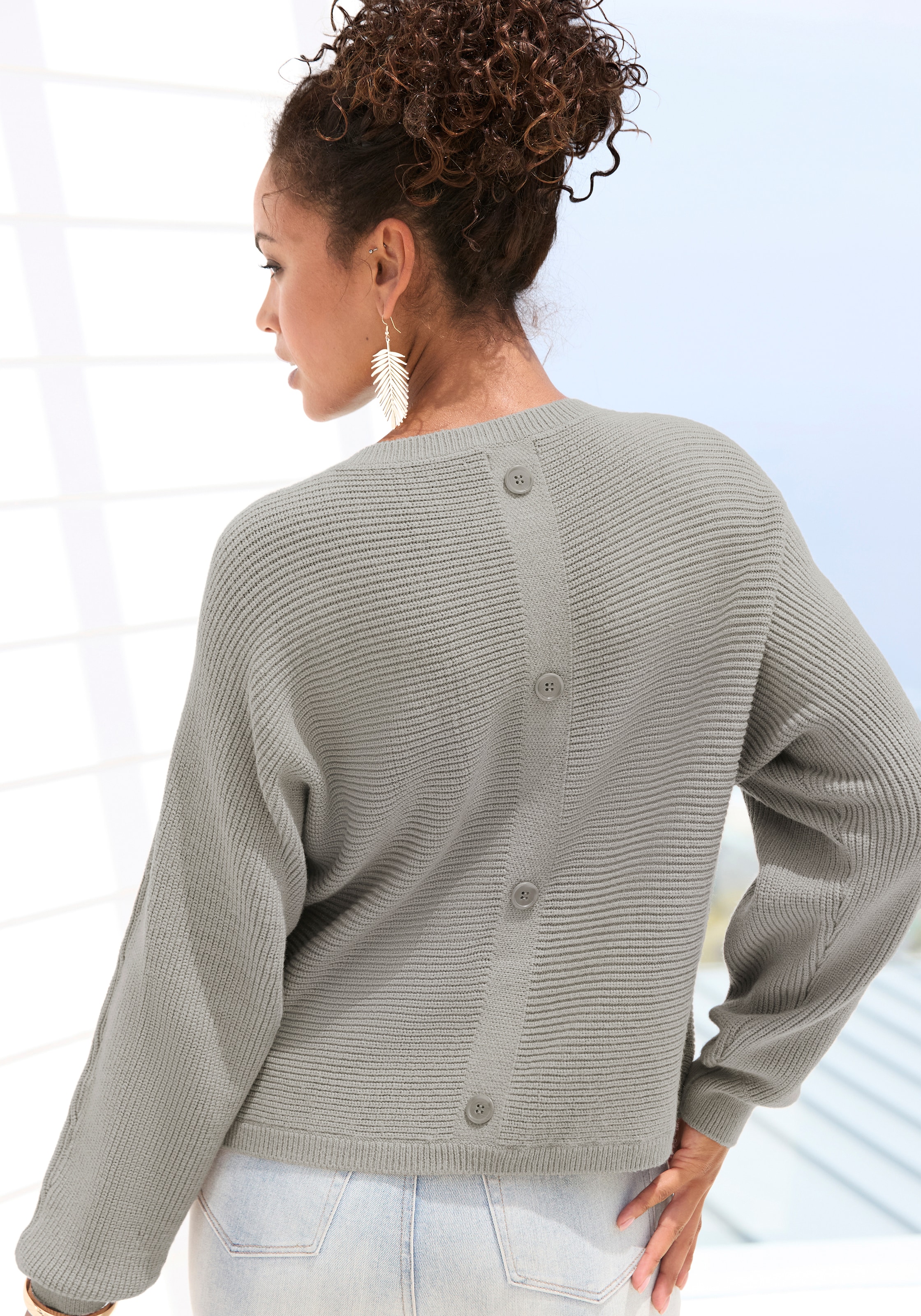 LASCANA Rundhalspullover »aus Rippstrick mit Zierknöpfen am Rücken« lässiger Fledermauspullover, lockerer Strickpullover, Oversize