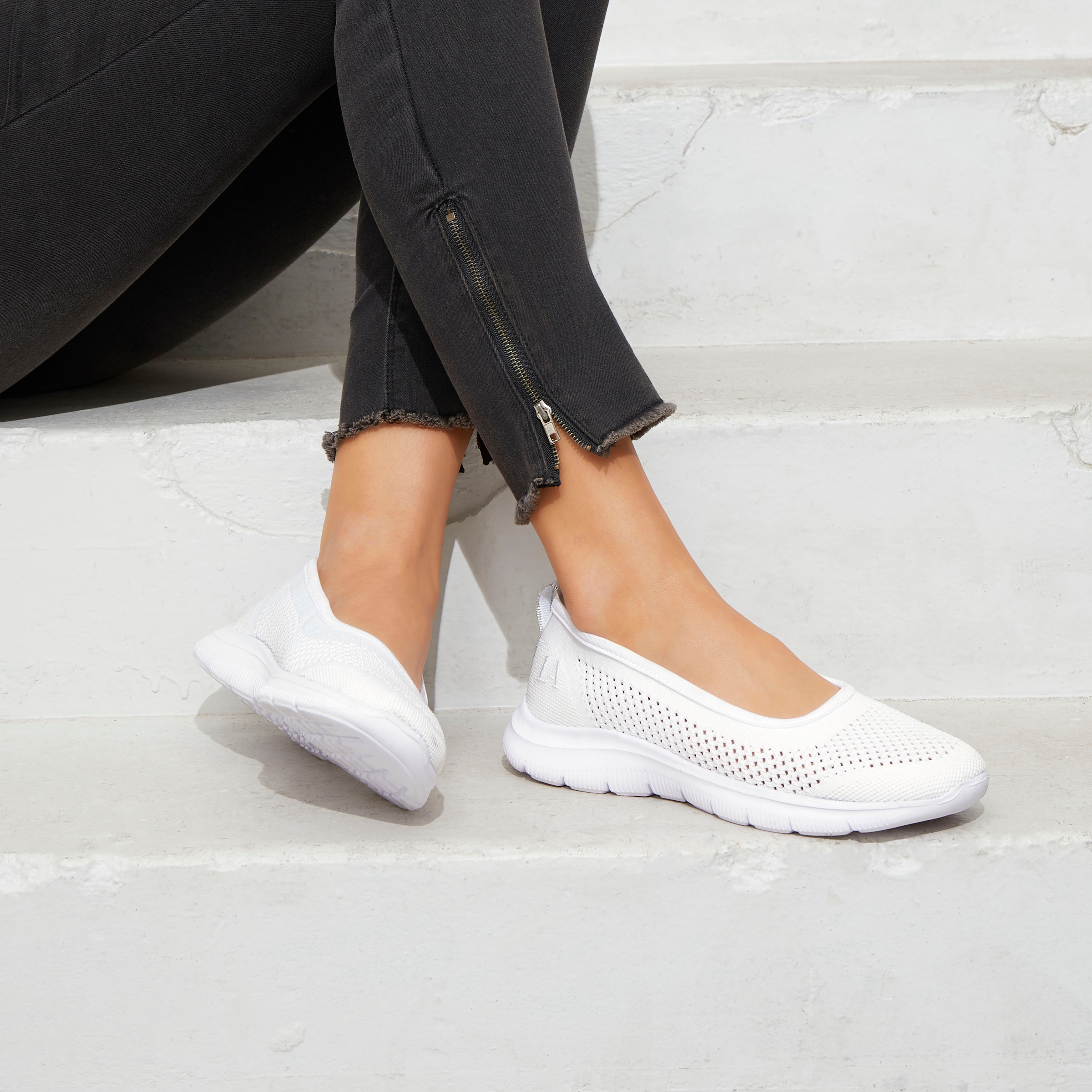 LASCANA Sneaker Ballerinas, ultraleichter Slipper, Freizeitschuh zum Reinschlüpfen VEGAN