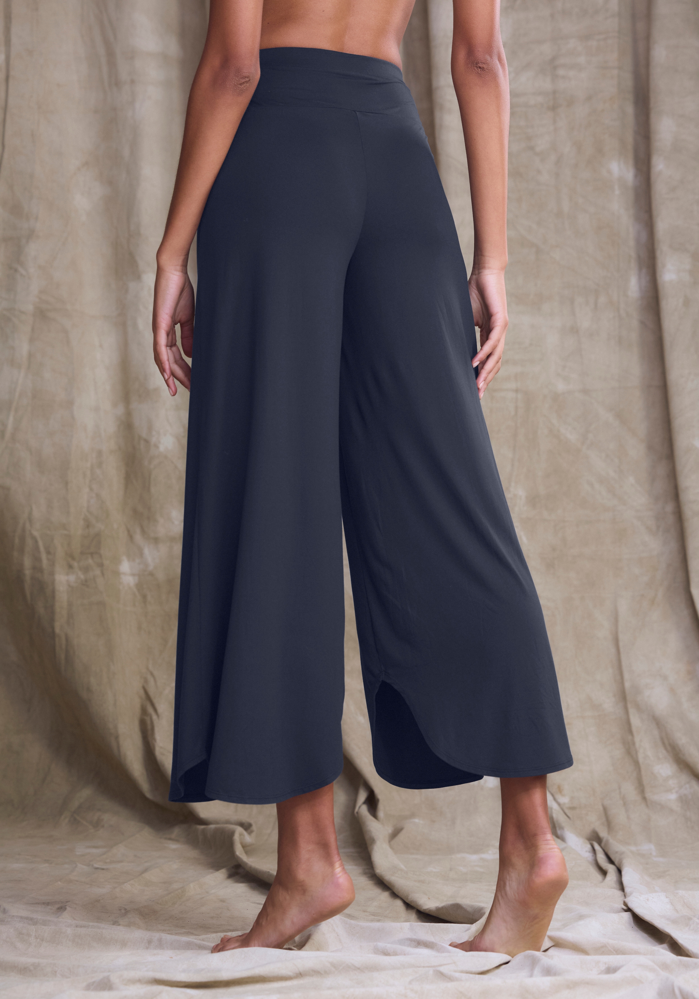 LASCANA Culotte  mit gerundetem Beinsaum in weich fließender Qualität