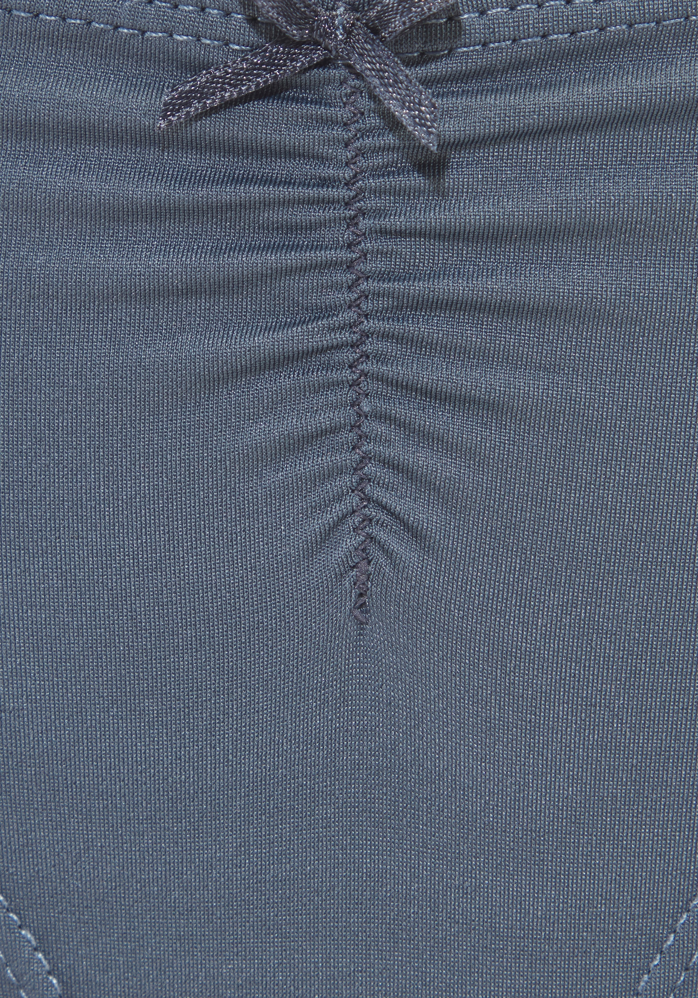 LASCANA Brasilslip mit schöner Spitze hinten