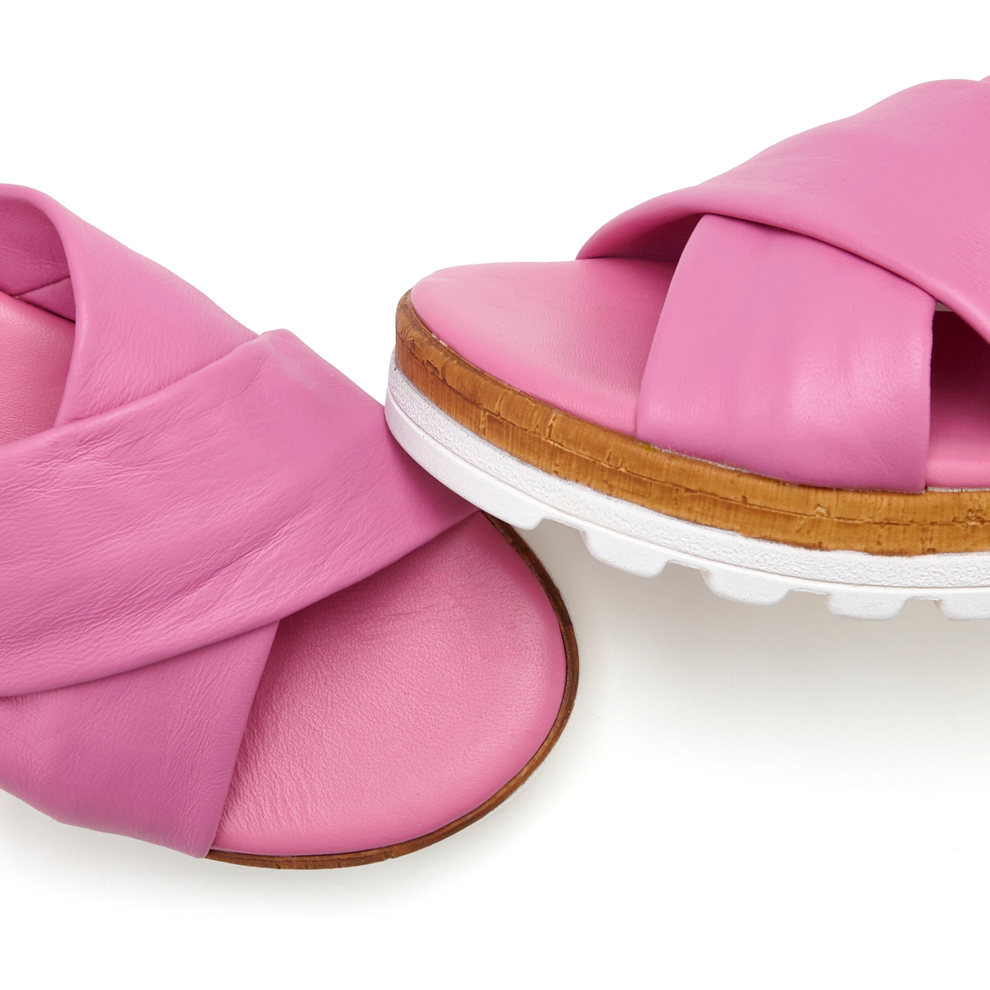 LASCANA Pantolette »Sandale, Sommerschuh, Mule, offener Schuh,«  aus Leder mit dezentem Keilabsatz