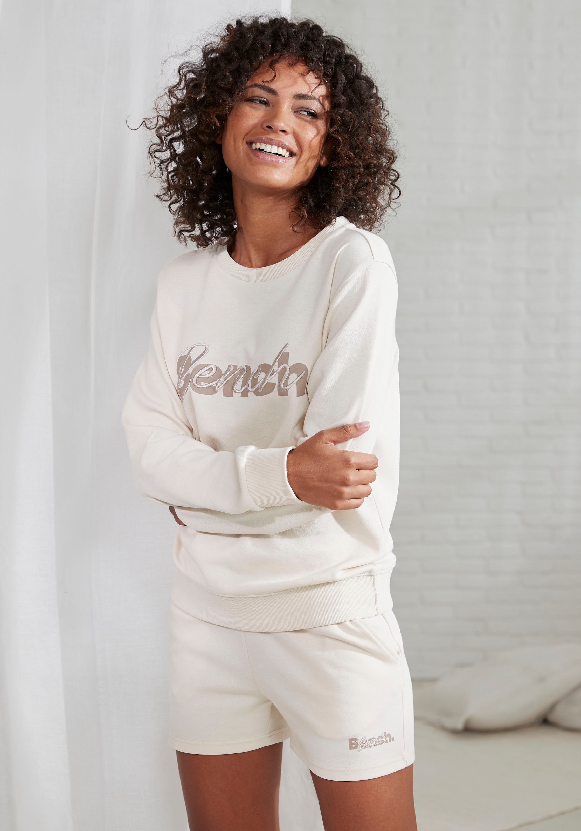 Bench. Loungewear Shorts, mit Logodruck und Stickerei