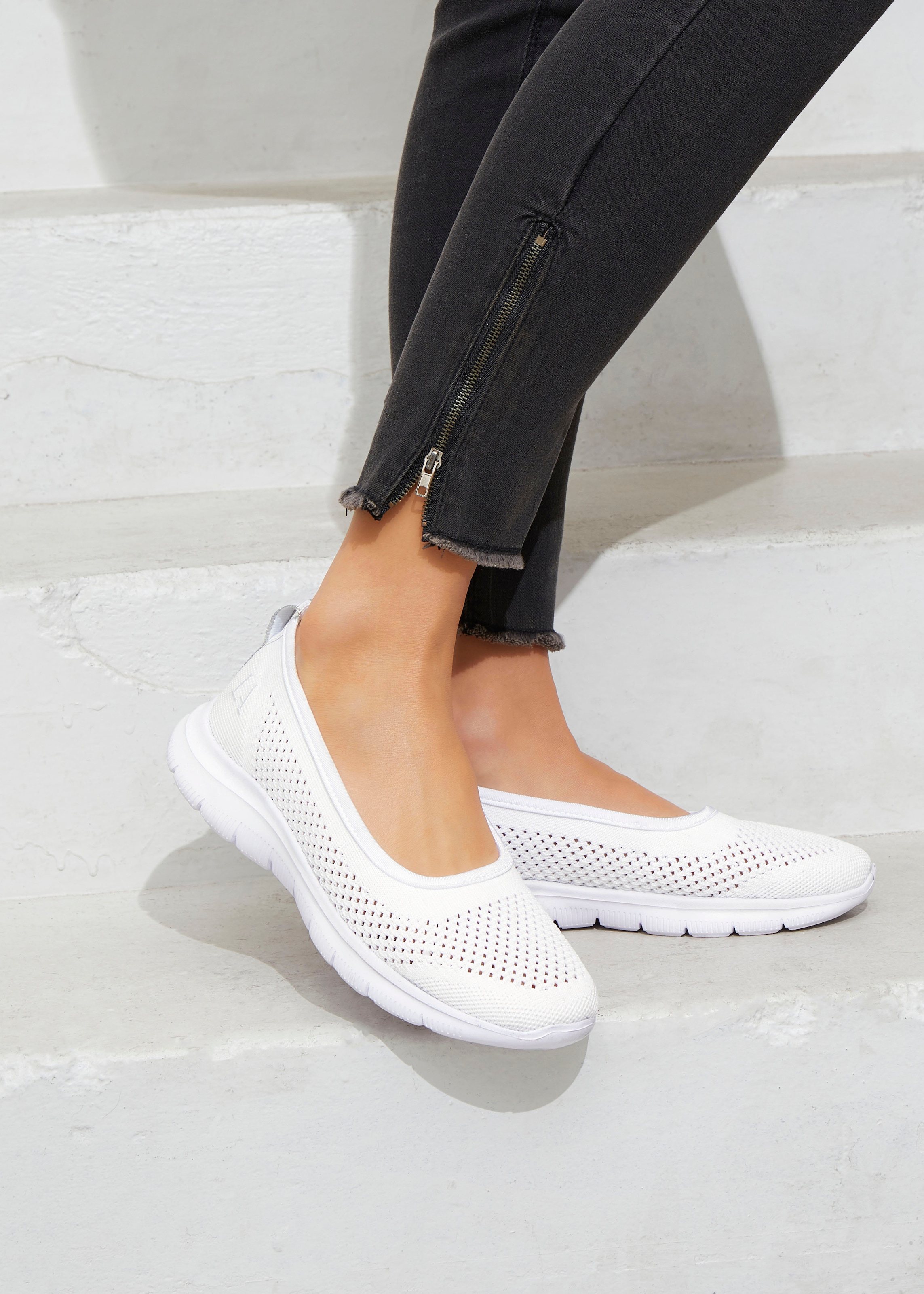 LASCANA Sneaker Ballerinas, ultraleichter Slipper, Freizeitschuh zum Reinschlüpfen VEGAN