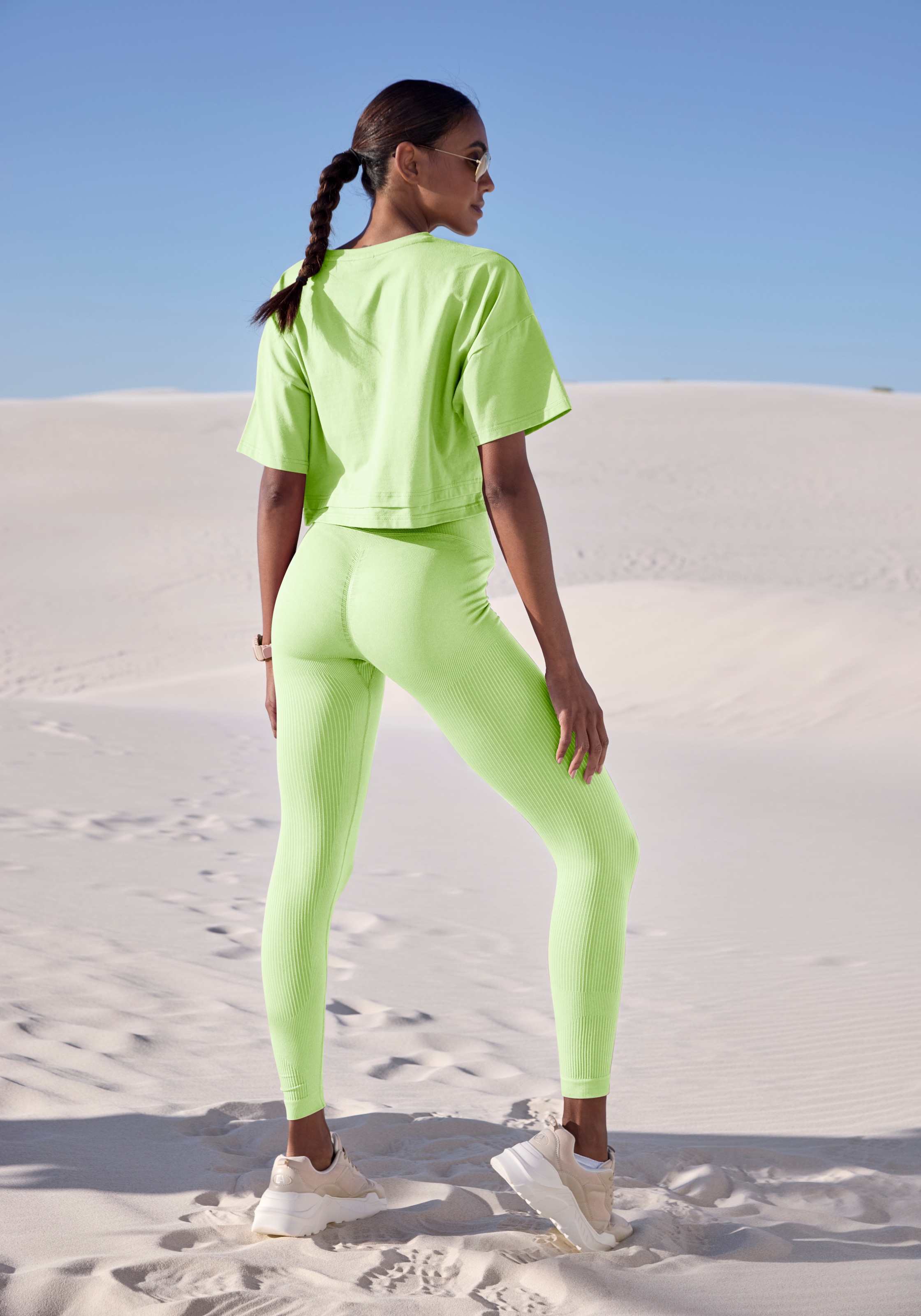 LASCANA Kurzarmshirt mit kastigem Schnitt und Lagen-Look
