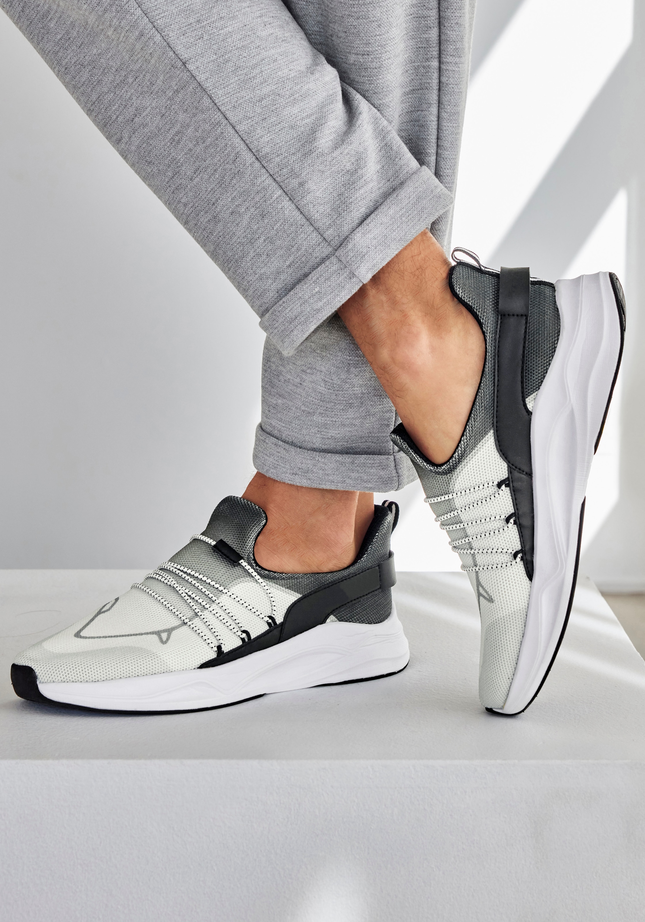 John Devin Sneaker »Freizeitschuhe«, mit elastischen Bändern für schnelles Reinschlüpfen VEGAN