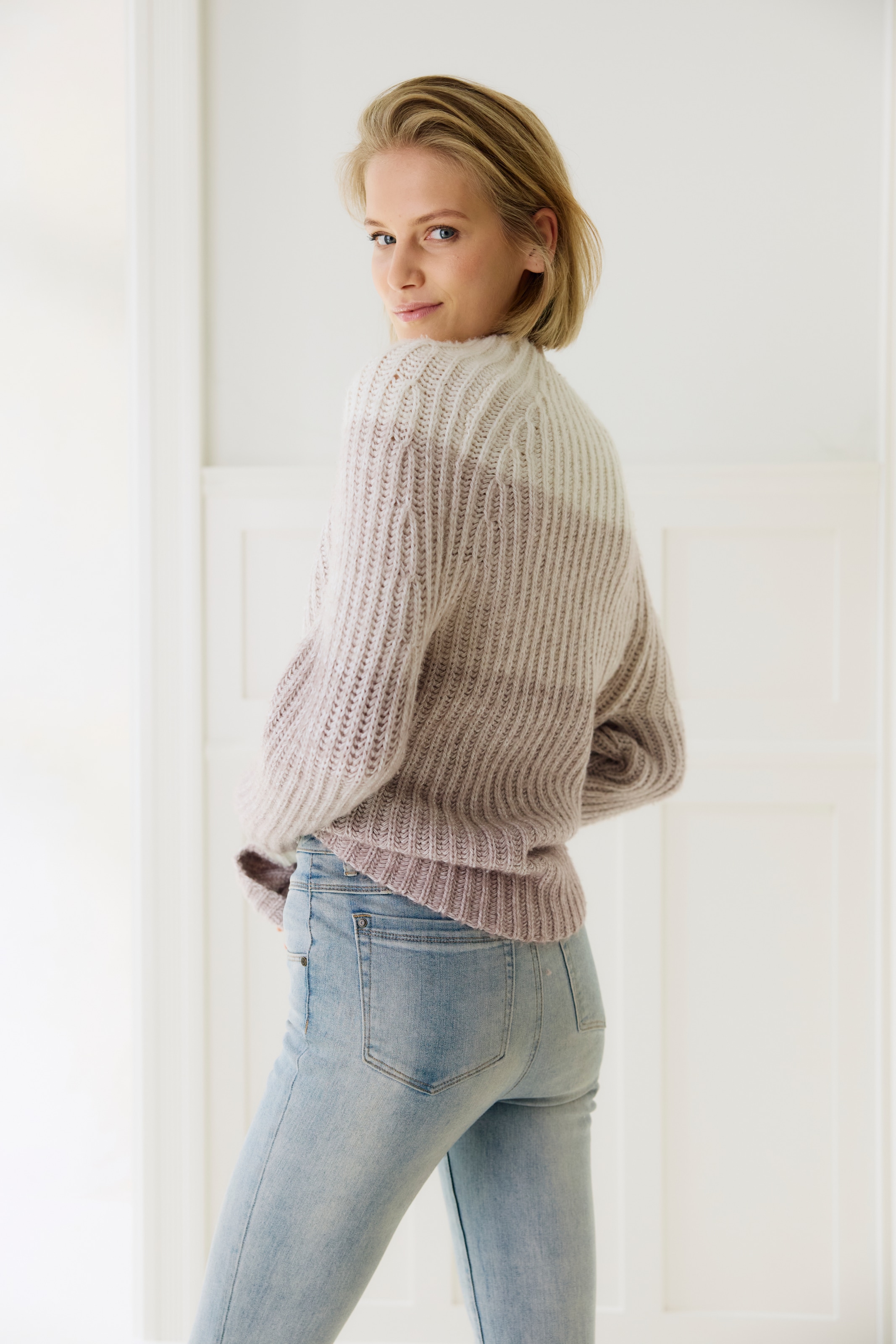 LASCANA Stehkragenpullover mit modischem Farbverlauf, Strickpullover