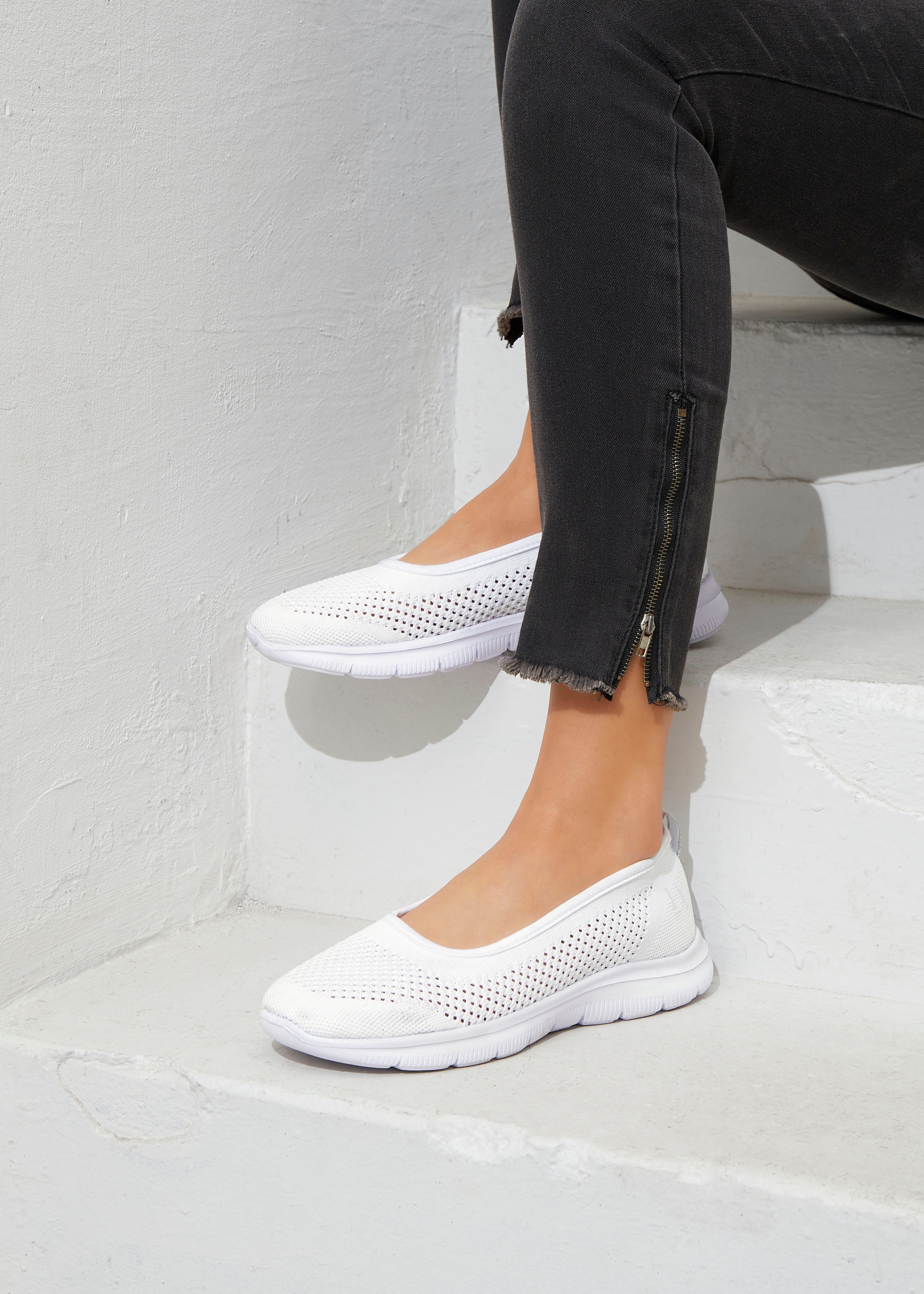LASCANA Sneaker Ballerinas, ultraleichter Slipper, Freizeitschuh zum Reinschlüpfen VEGAN
