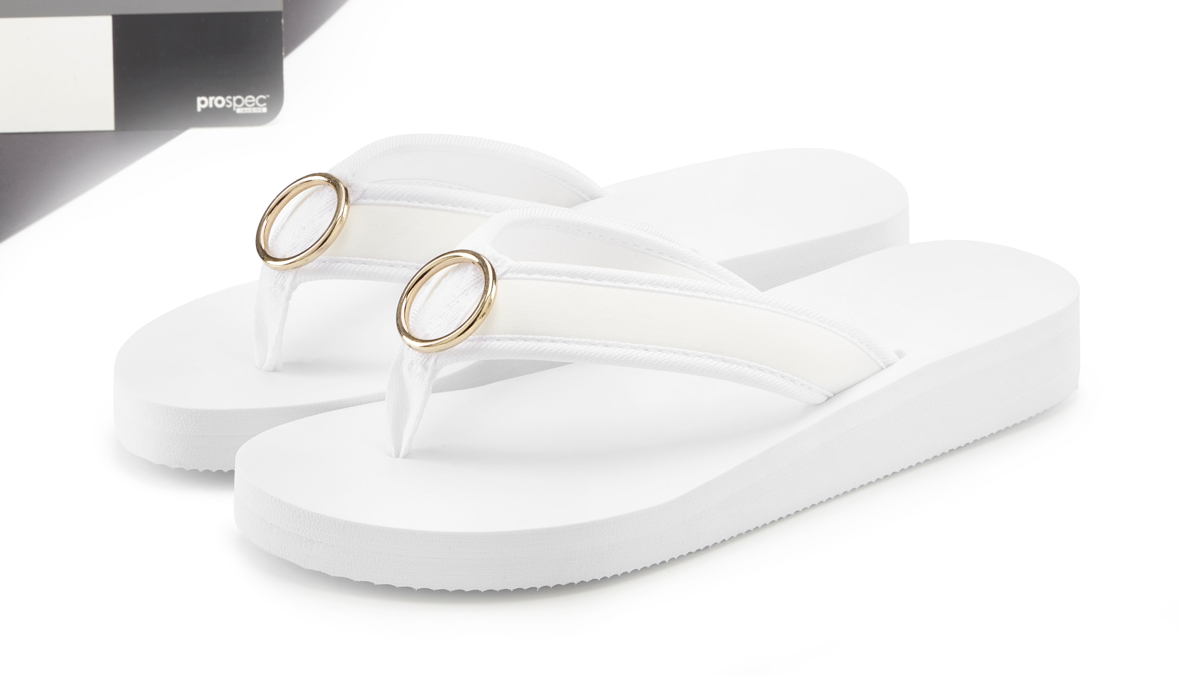 LASCANA Badezehentrenner, Sandale, Pantolette, Badeschuh mit Ringapplikation "Italy" VEGAN