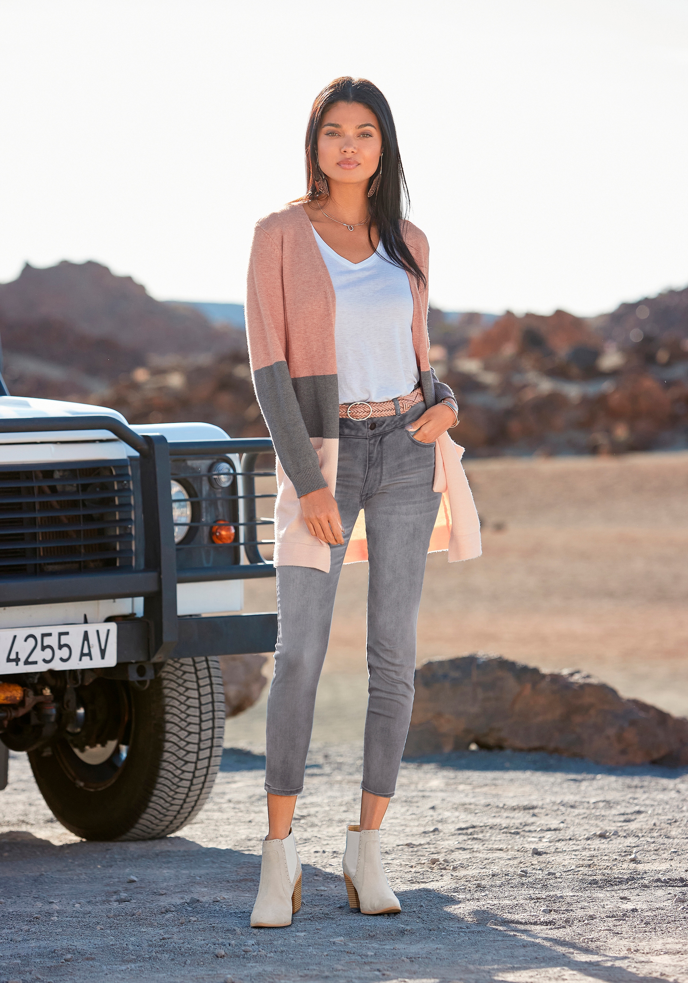 LASCANA High-waist-Jeans mit seitlicher Stickerei, elastische Skinny-Jeans