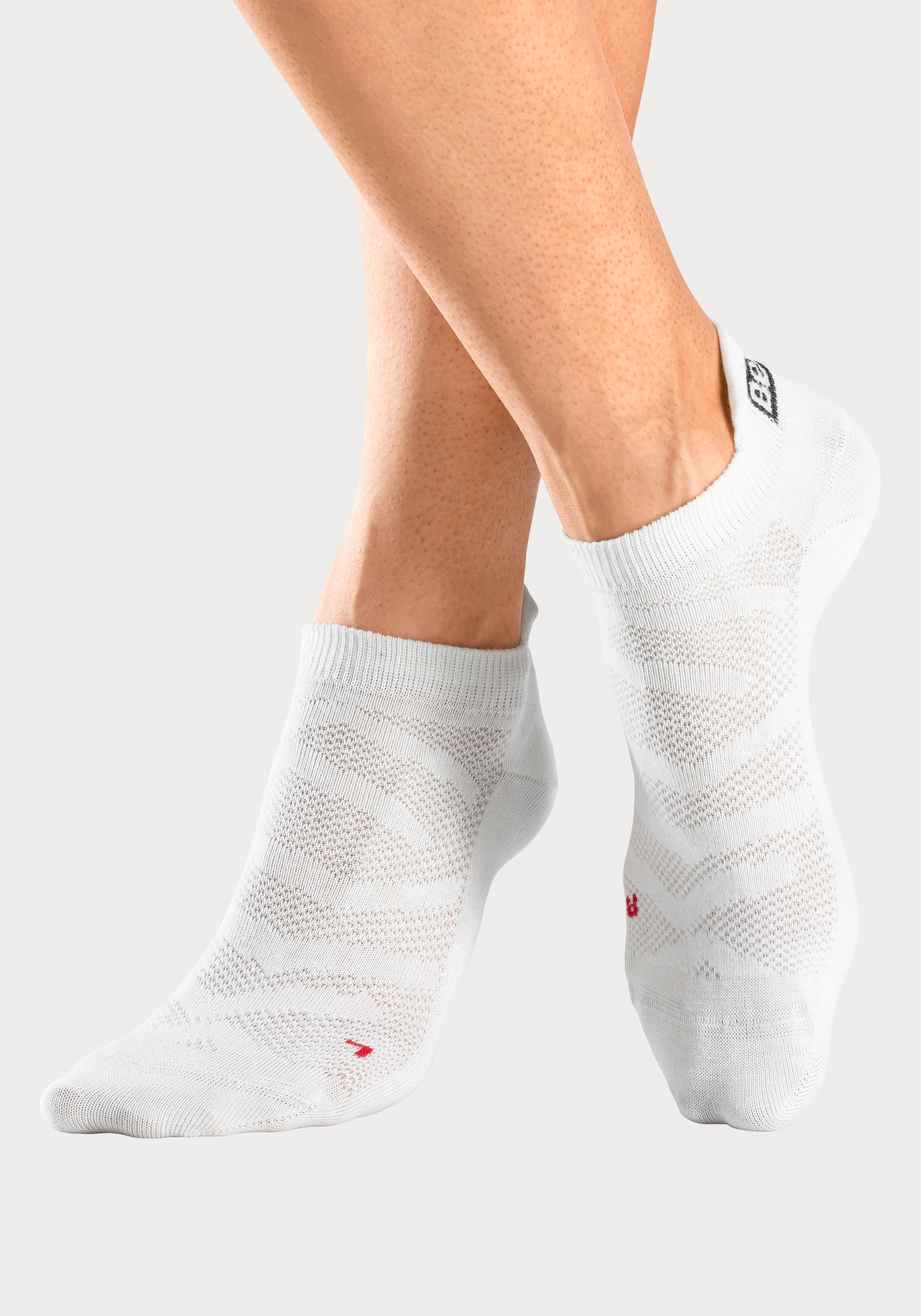 Bench. Sneakersocken, (Packung, 6 Paar), mit Lüftungskanälen in Netzstruktur