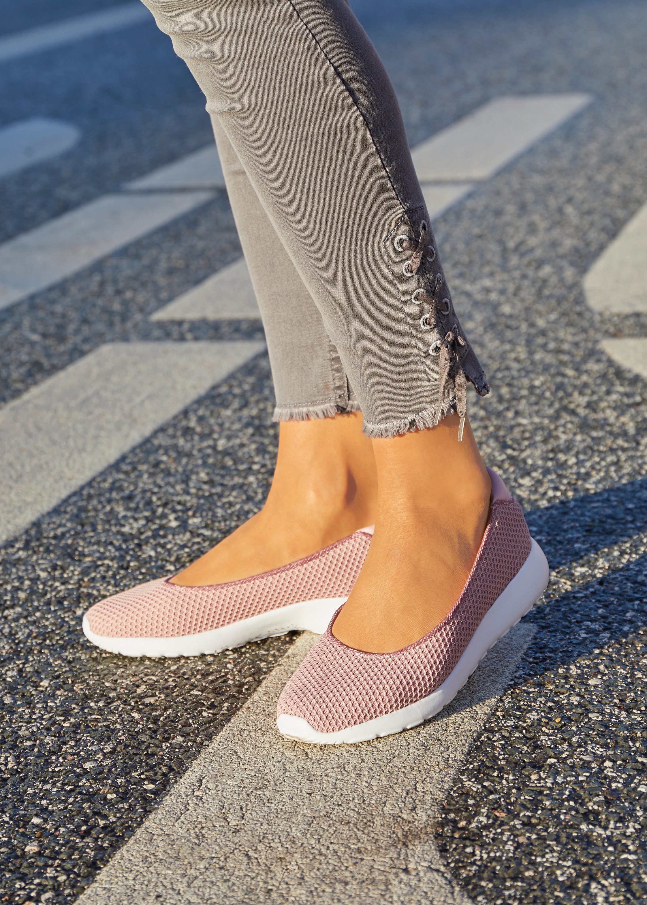 LASCANA Ballerina »Freizeitschuh, Slipper, Halbschuh,«, zum Reinschlüpfen, leichte Mesh-Optik VEGAN