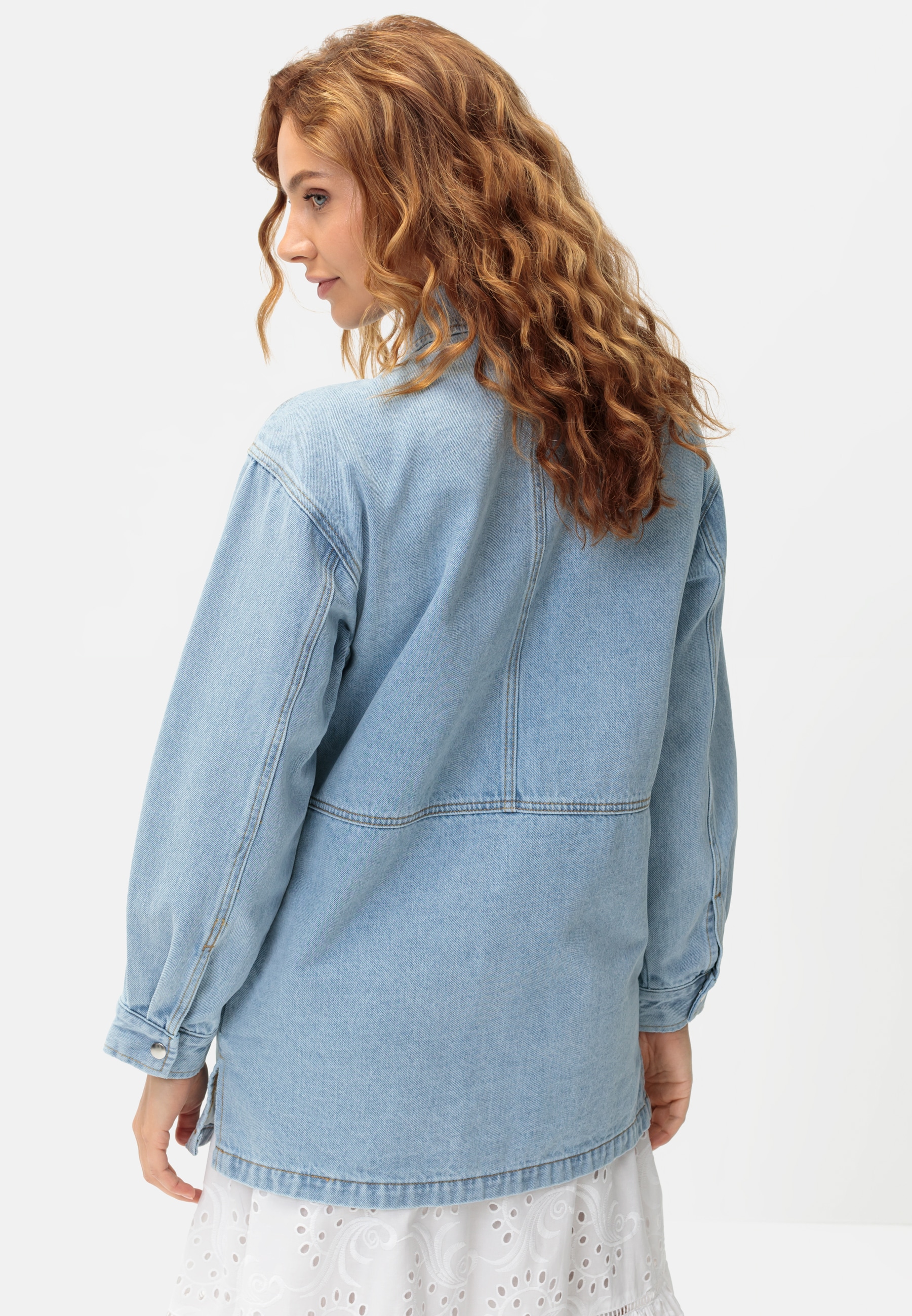 LASCANA Jeansjacke, mit seitlichen Schlitzen