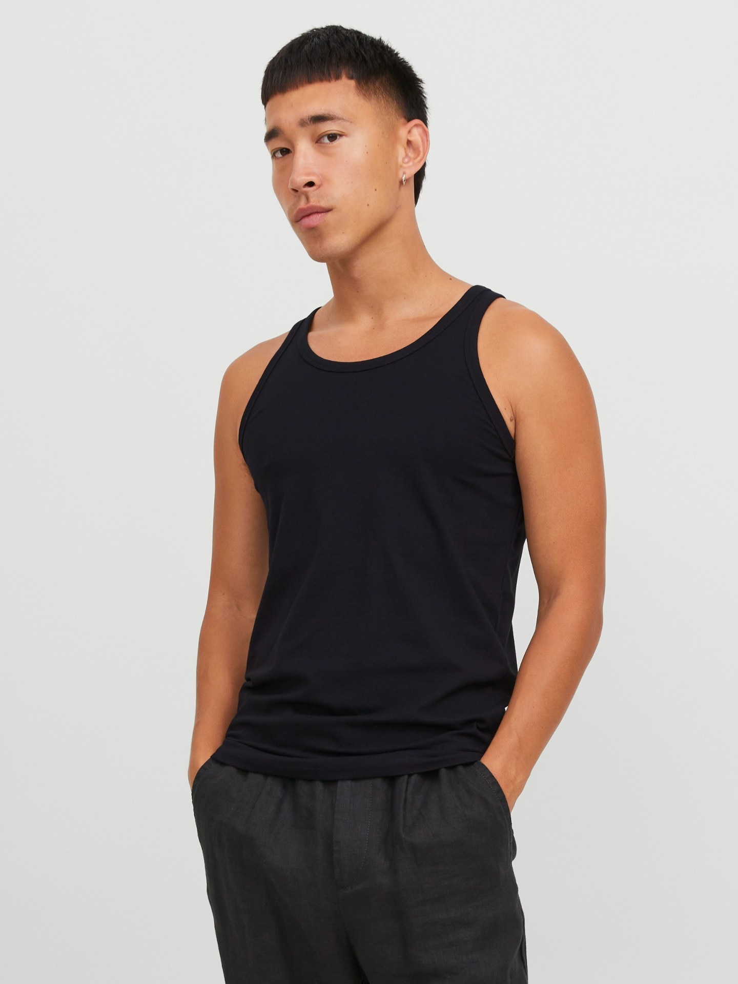 Jack & Jones Tanktop »JACBASIC im Doppelpack mit Rundhals und bequemer Passform« Packung, 2er-Pack, 2 tlg. unifarben, modisch, regular fit, Baumwolle, Rundhals