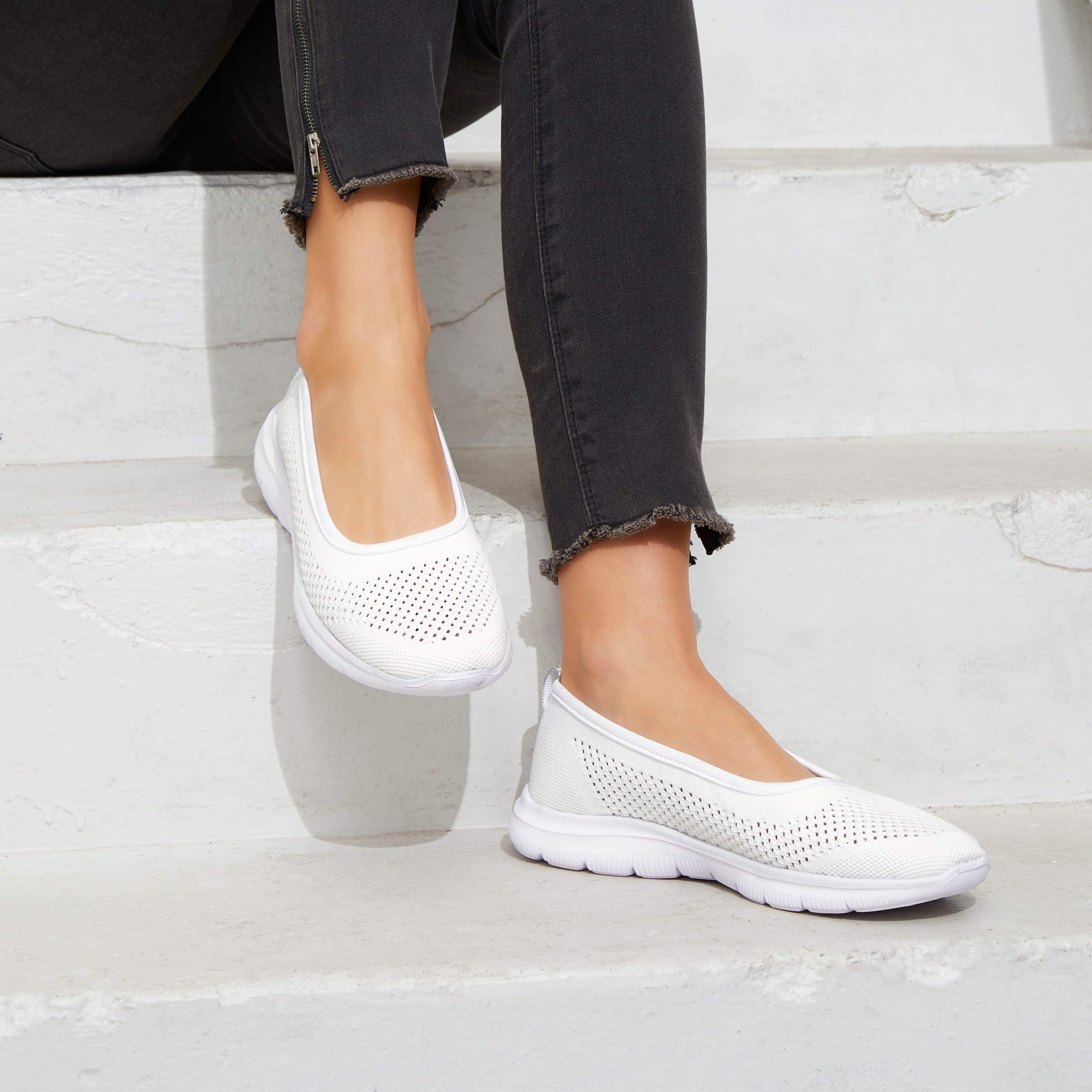LASCANA Sneaker Ballerinas, ultraleichter Slipper, Freizeitschuh zum Reinschlüpfen VEGAN