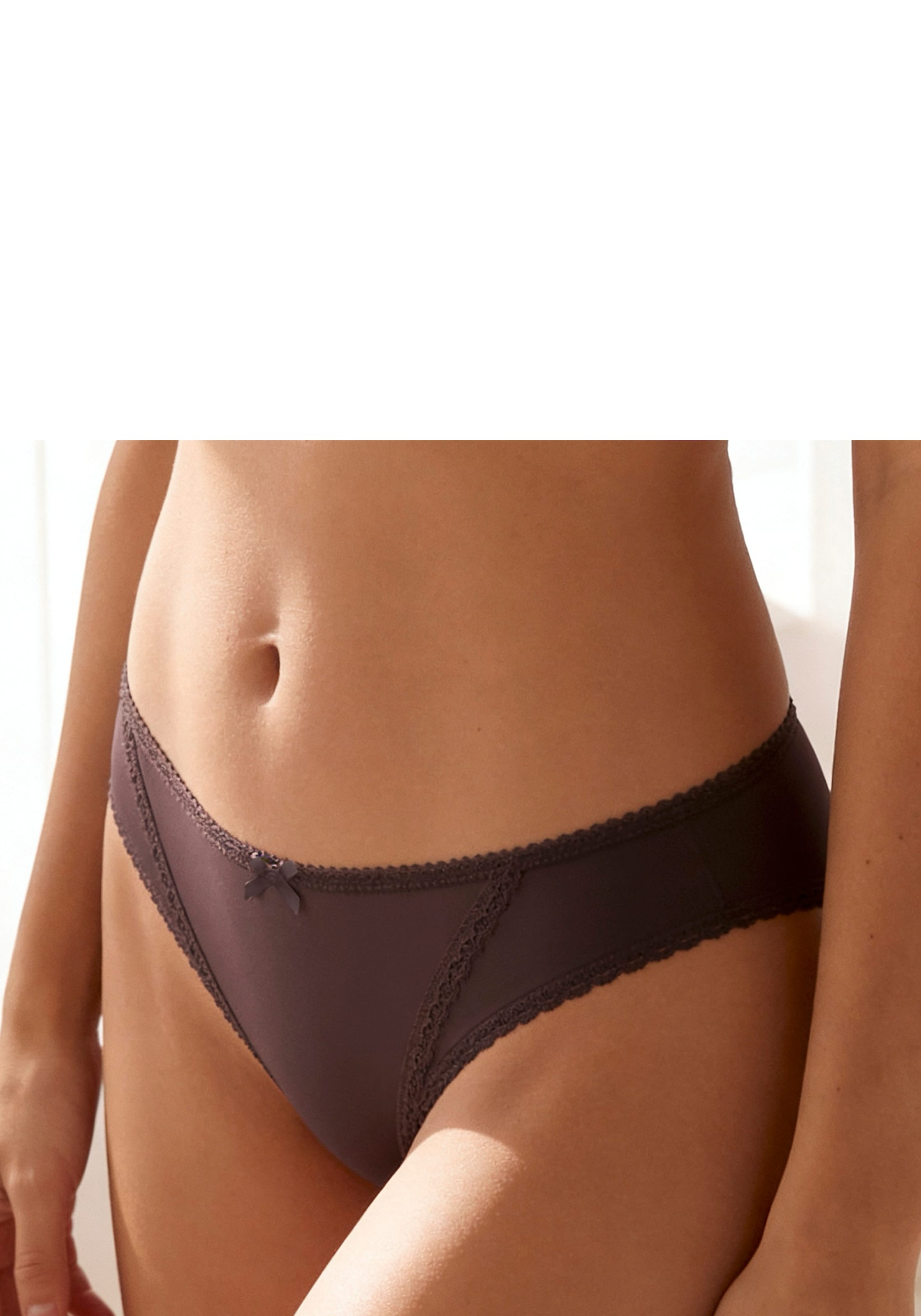 s.Oliver String »Camille« mit feiner Spitzenborte