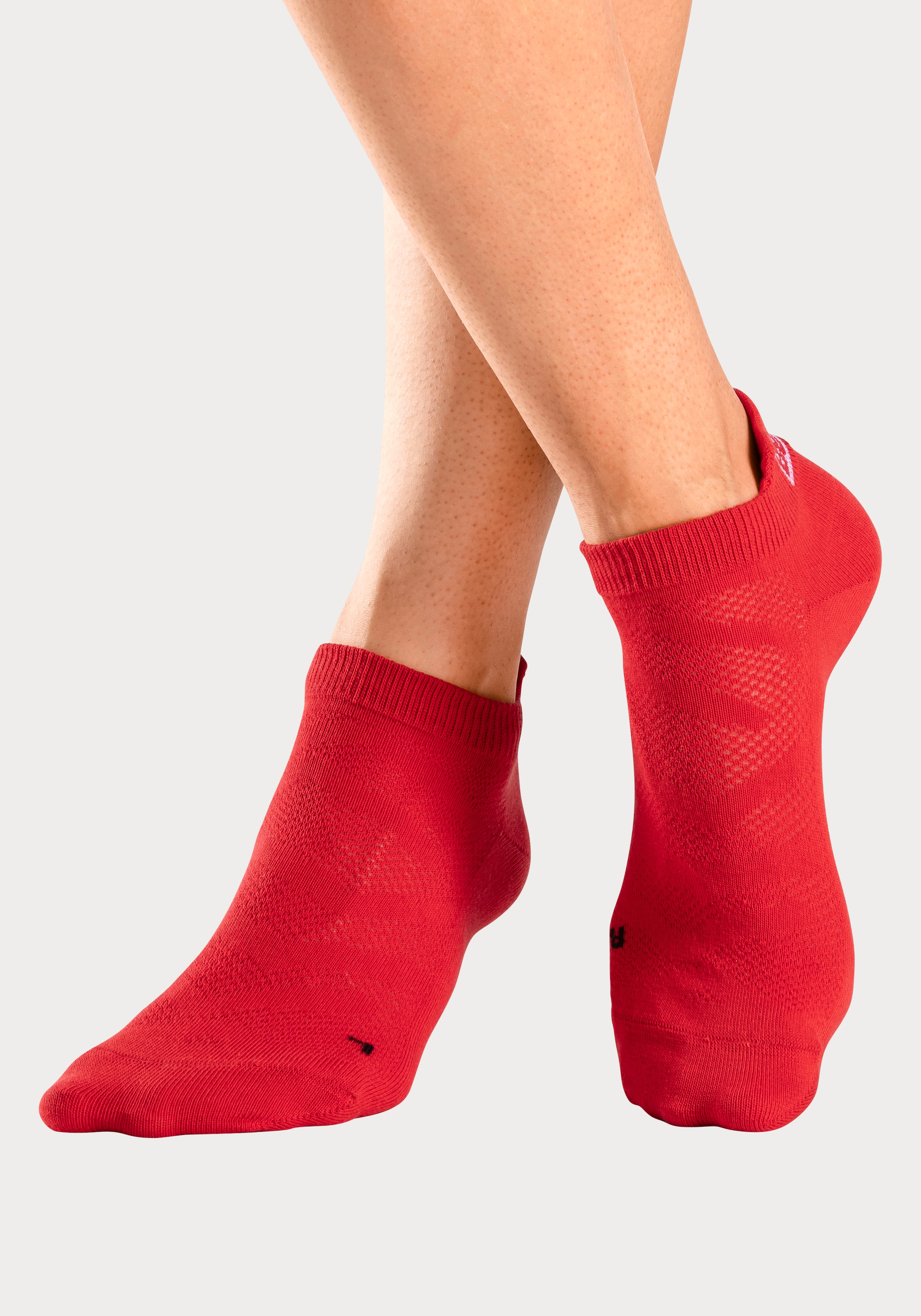 Bench. Sneakersocken, (Packung, 6 Paar), mit Lüftungskanälen in Netzstruktur