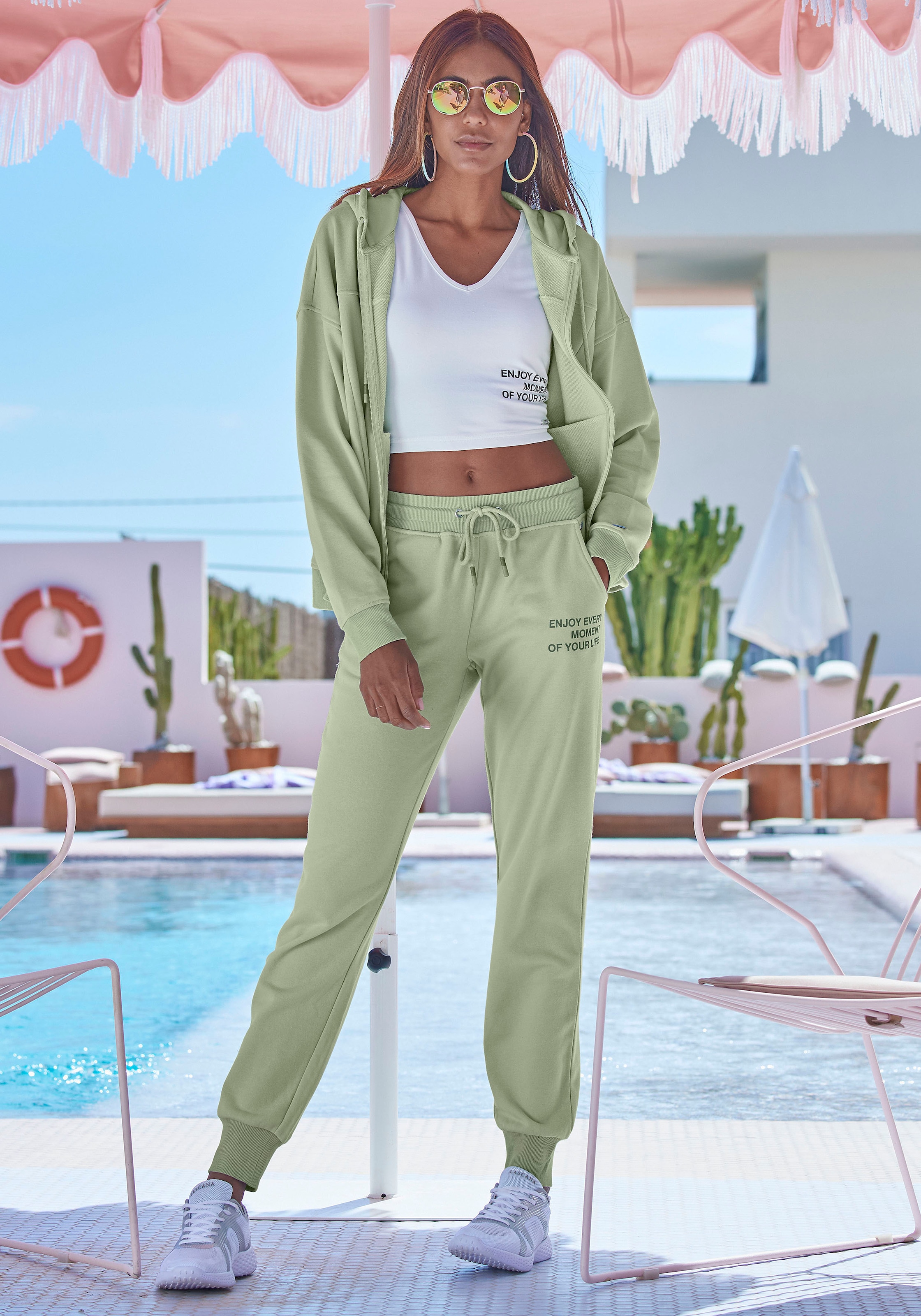 Buffalo Kapuzensweatjacke, mit Statement Druck, Loungeanzug