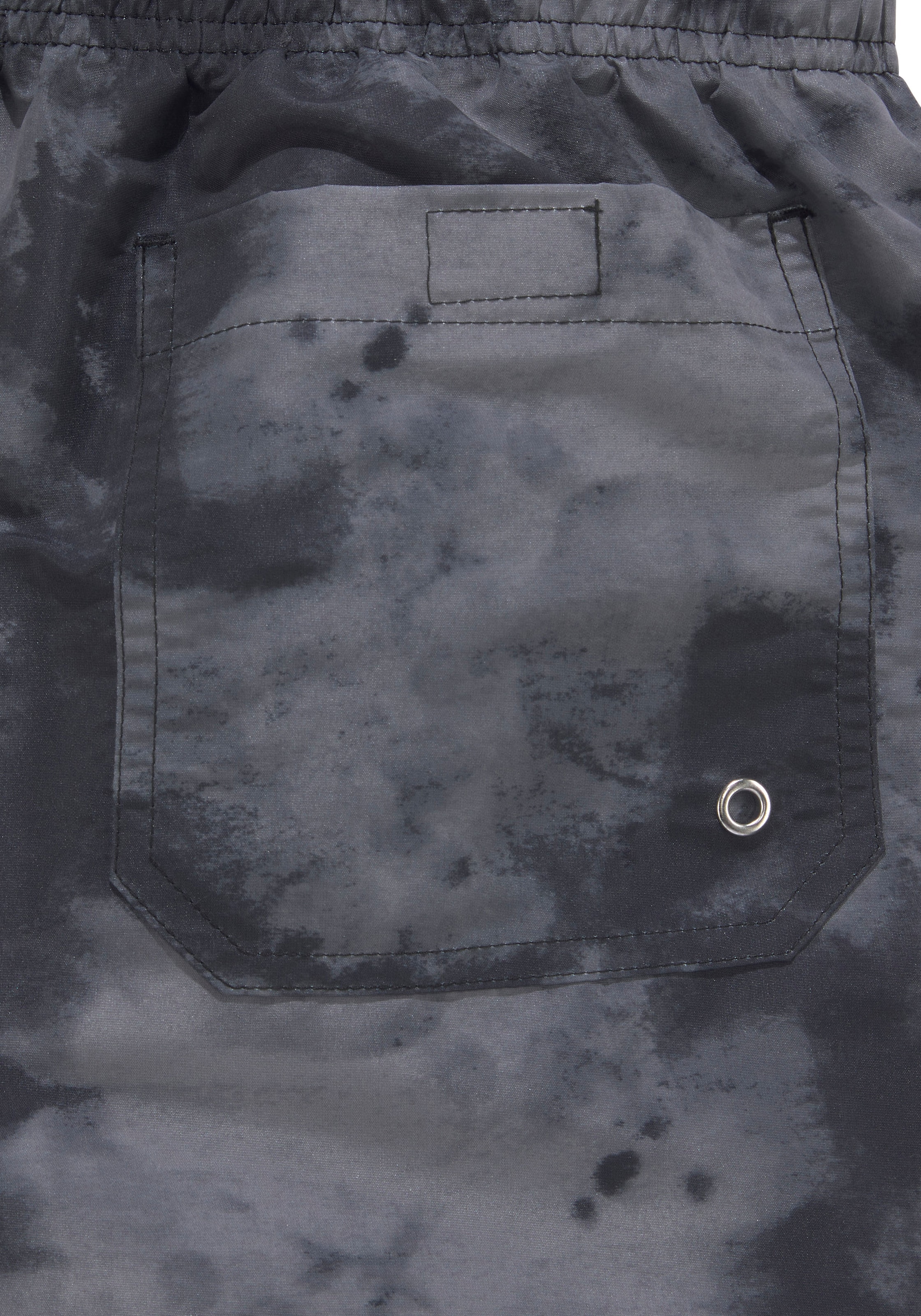 Venice Beach Badeshorts »Mat«, mit trendigem Batikdruck