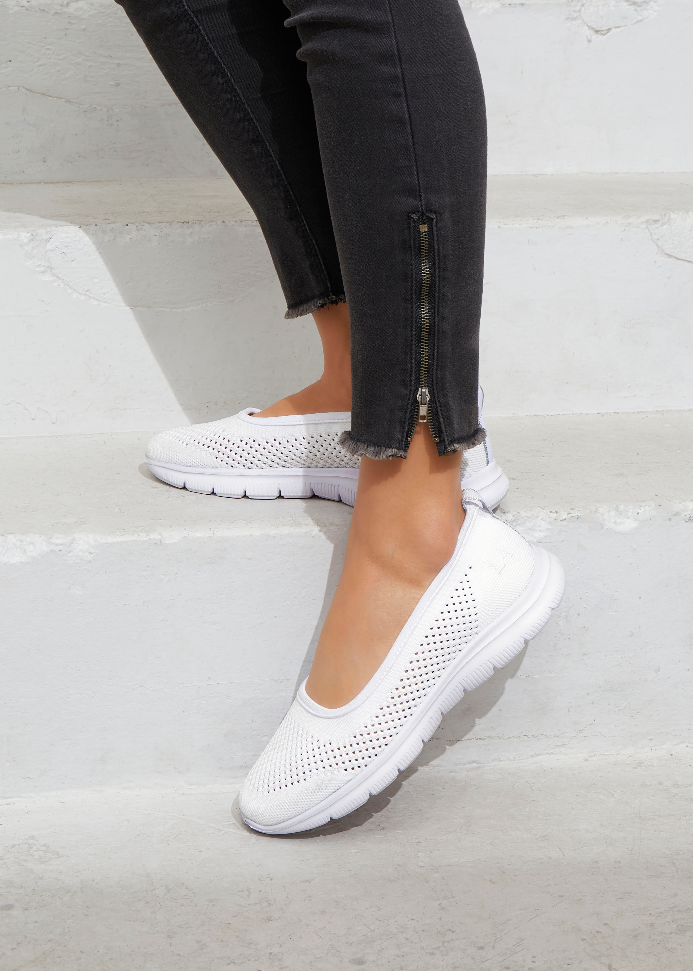 LASCANA Sneaker Ballerinas, ultraleichter Slipper, Freizeitschuh zum Reinschlüpfen VEGAN