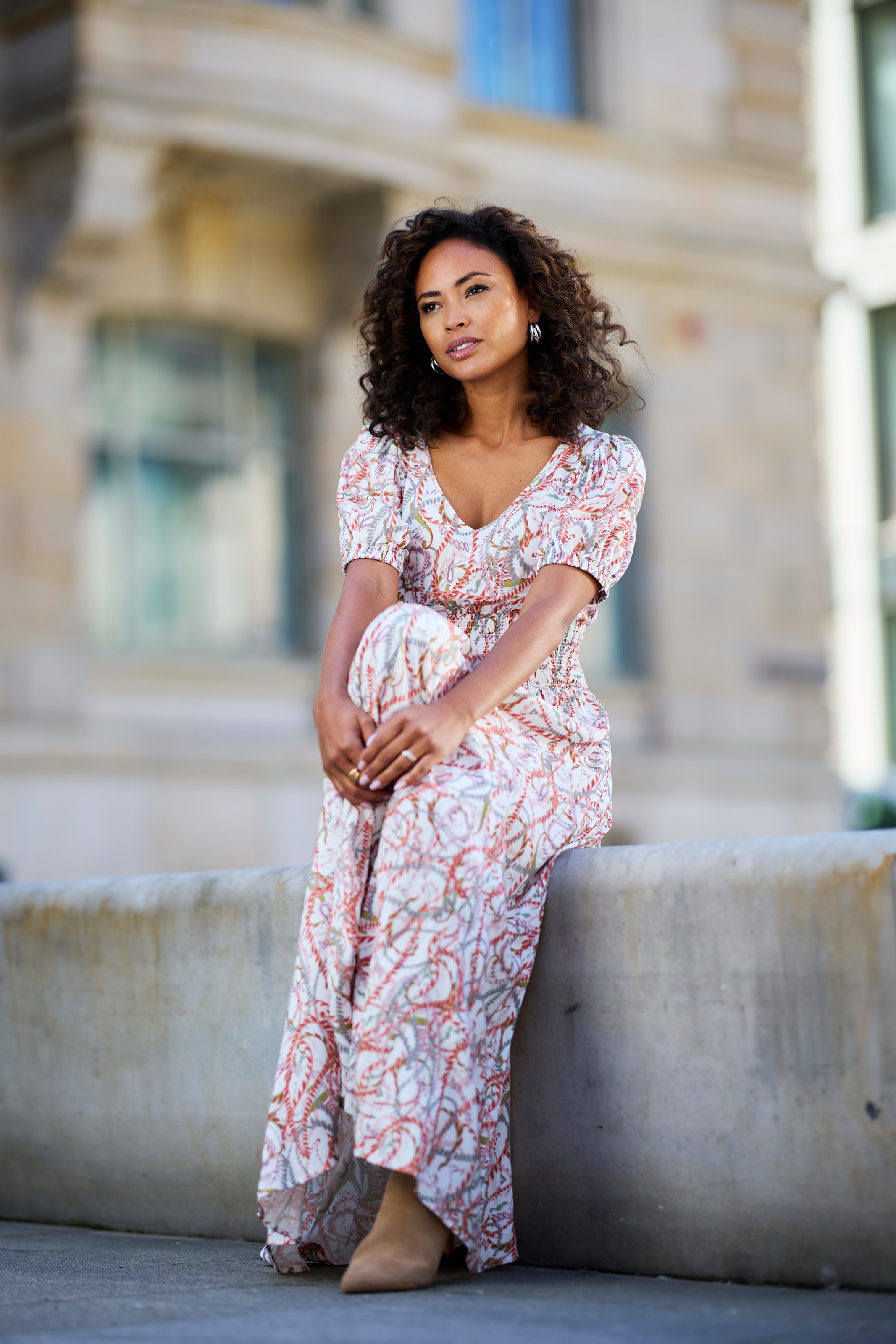 LASCANA Maxikleid, mit Alloverdruck und V-Ausschnitt, Sommerkleid, Strandkleid