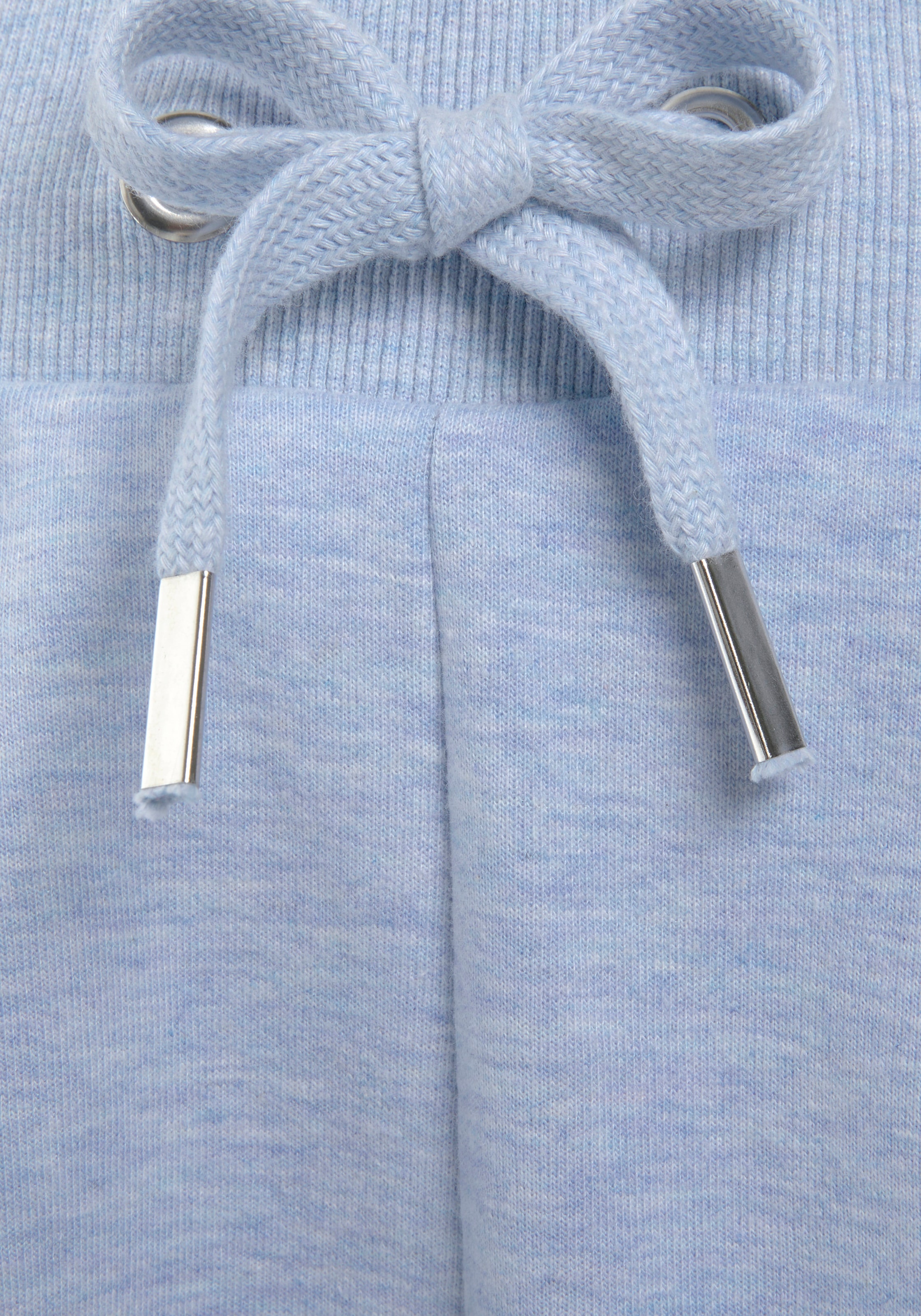 Bench. Loungewear Relaxshorts, mit kleiner glänzenden Logostickerei, Loungewear