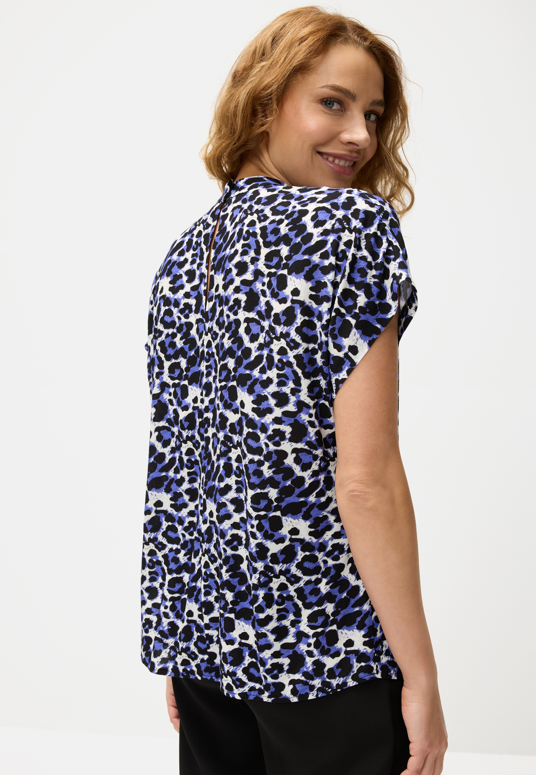 LASCANA Kurzarmbluse, mit Alloverdruck, Damenbluse, sportlich elegant