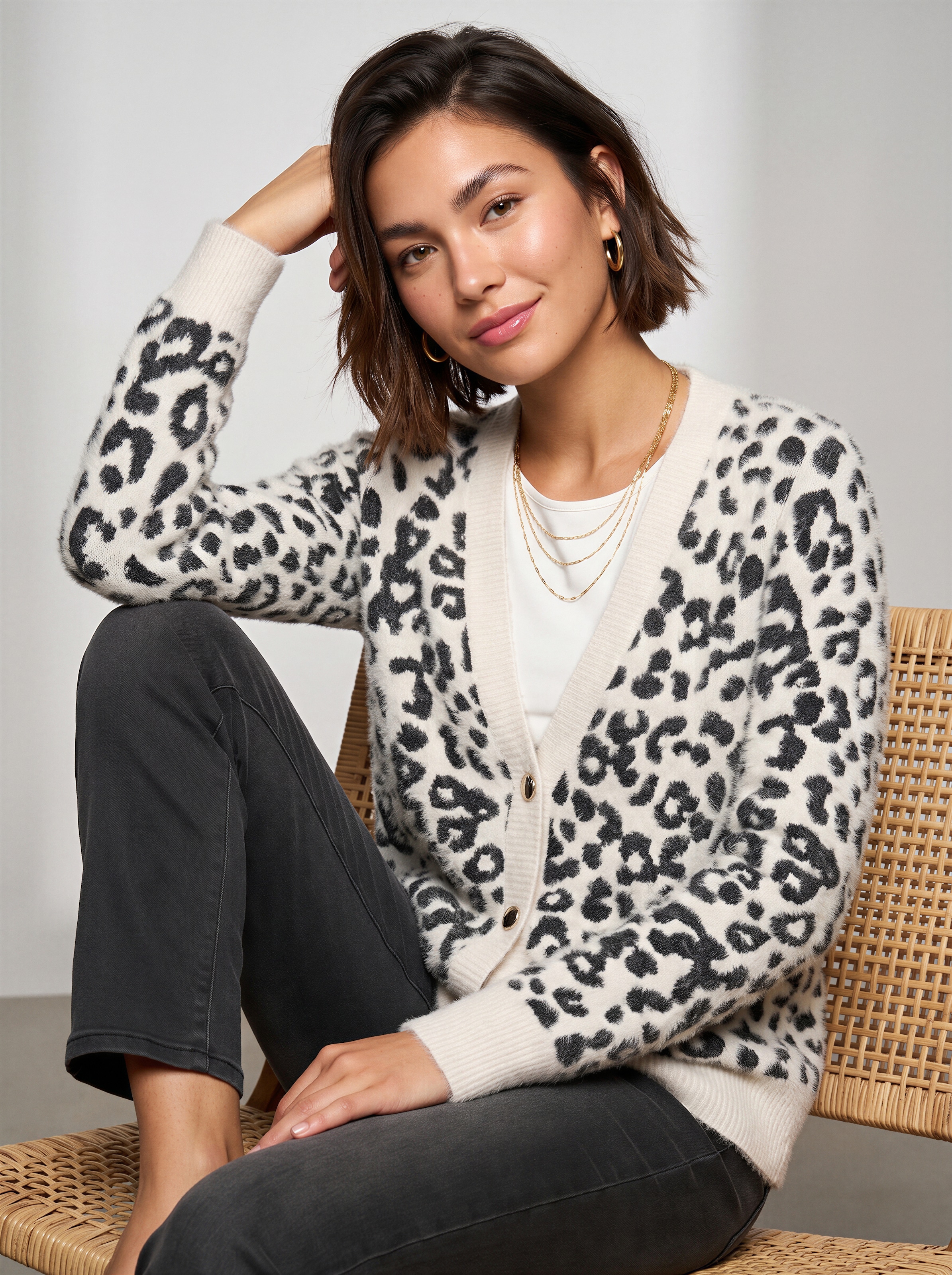 LASCANA Strickjacke »in flauschiger Qualität mit Leomuster und lässiger Oversize-Form« Cardigan mit Leomuster, Oversize-Strickjacke mit Animalmuster