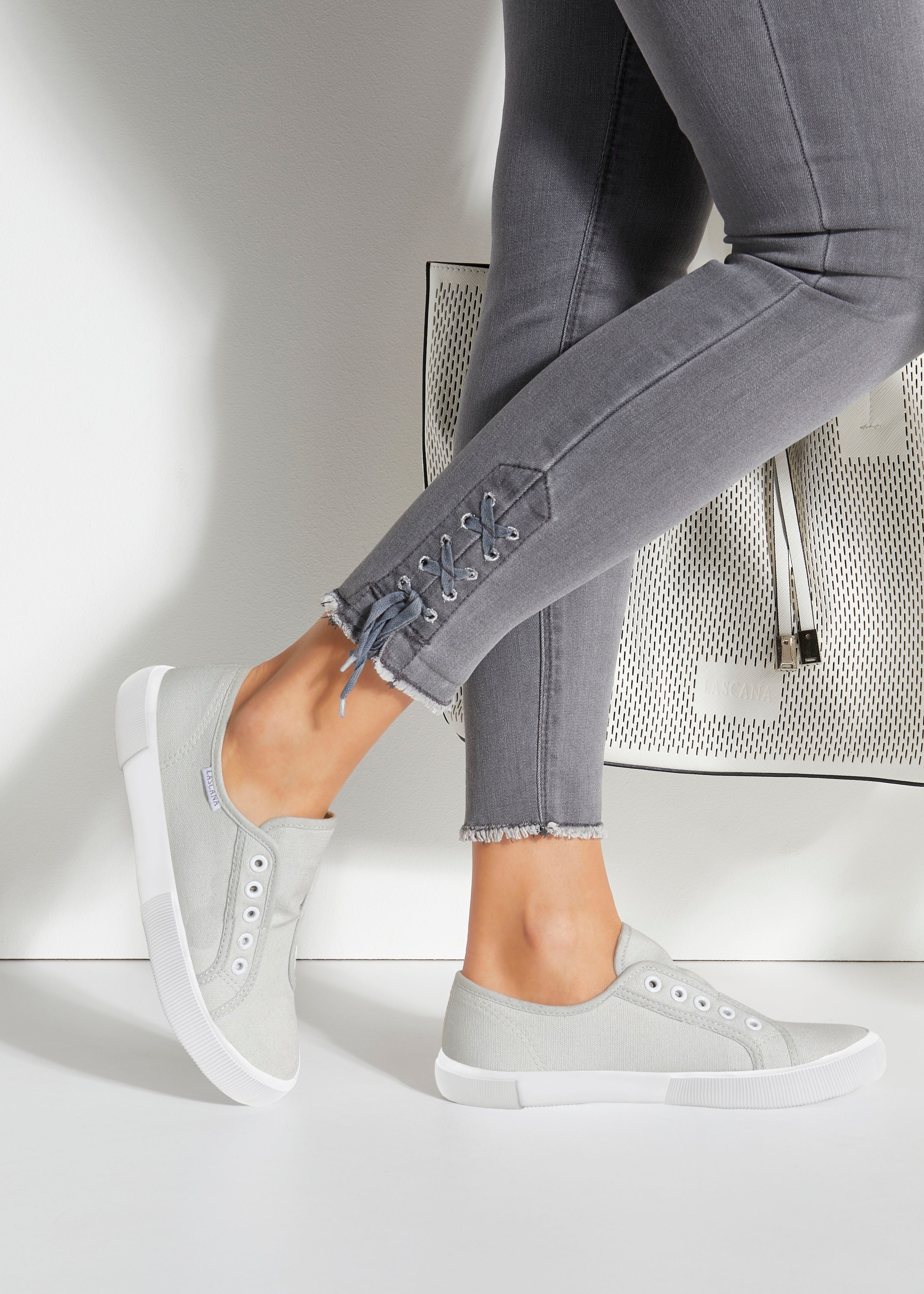 LASCANA Sneaker, Slipper, Halbschuh bequem zum Reinschlüpfen VEGAN