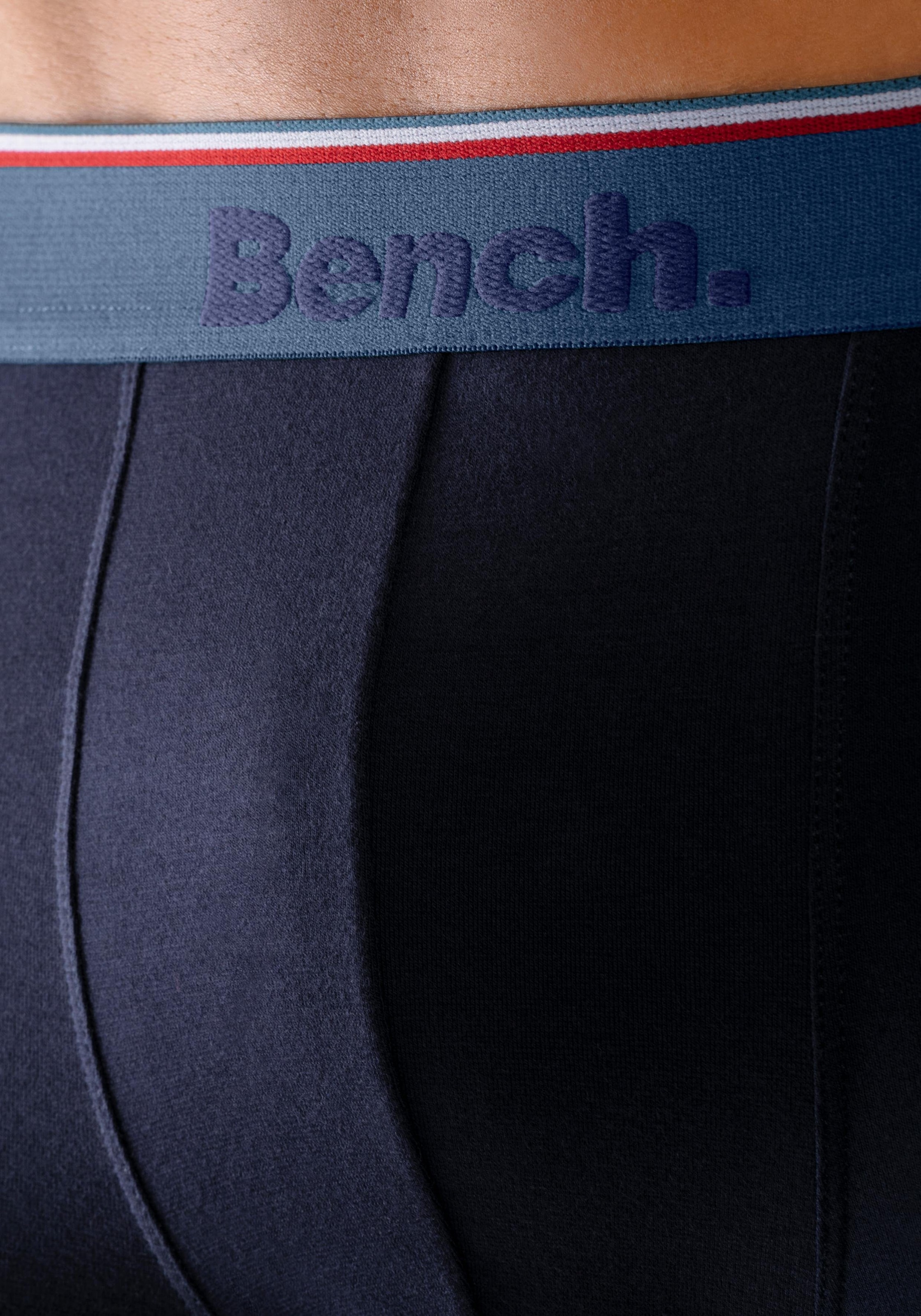 Bench. Langer Boxer, (Packung, 4 St.), Unterhosen mit schmalen Streifen im Logo-Webbund