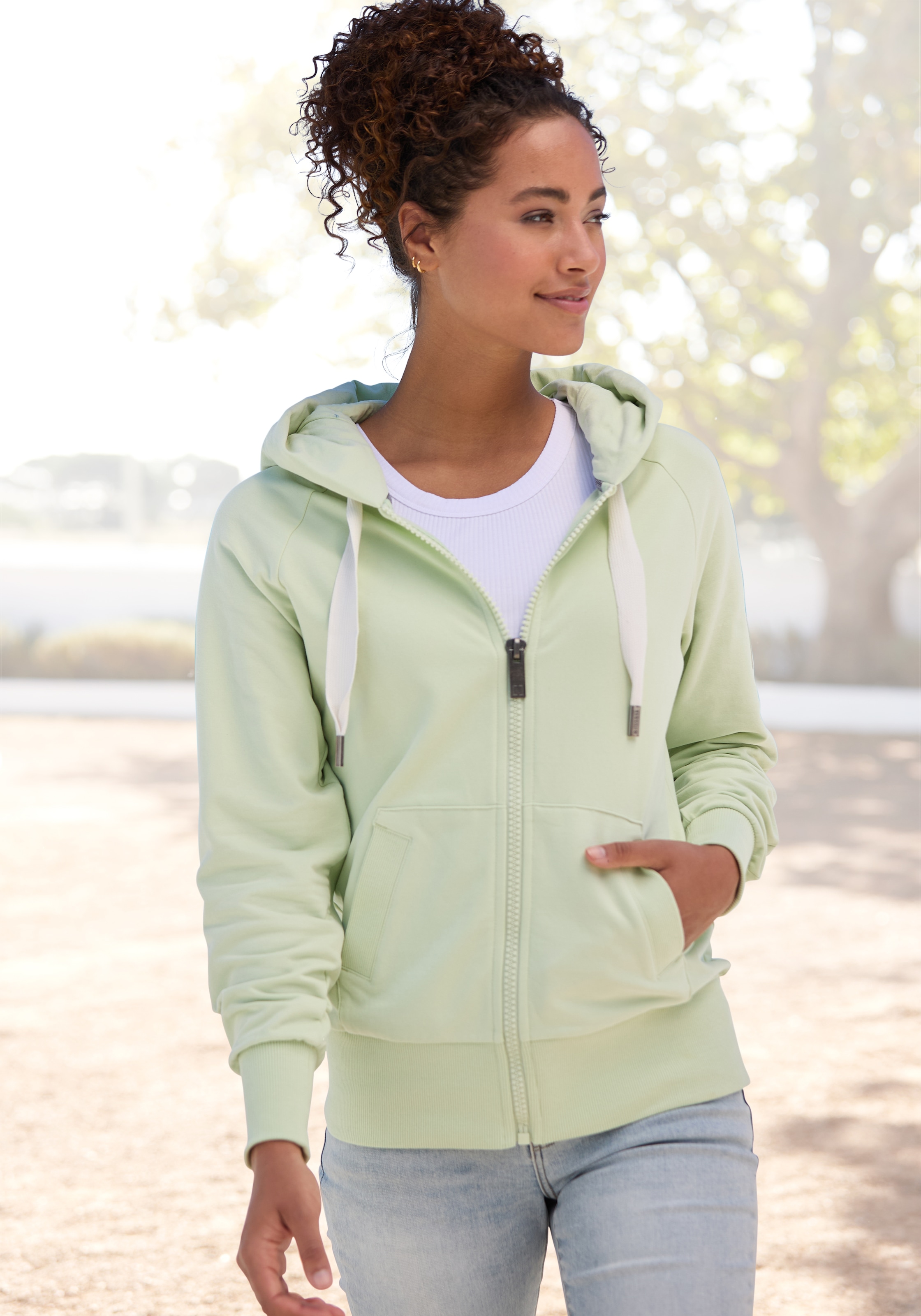 Elbsand Kapuzensweatjacke »Kelda« mit Logo-Stickerei an der Kapuze, Sweatjacke mit Kapuze, Basic