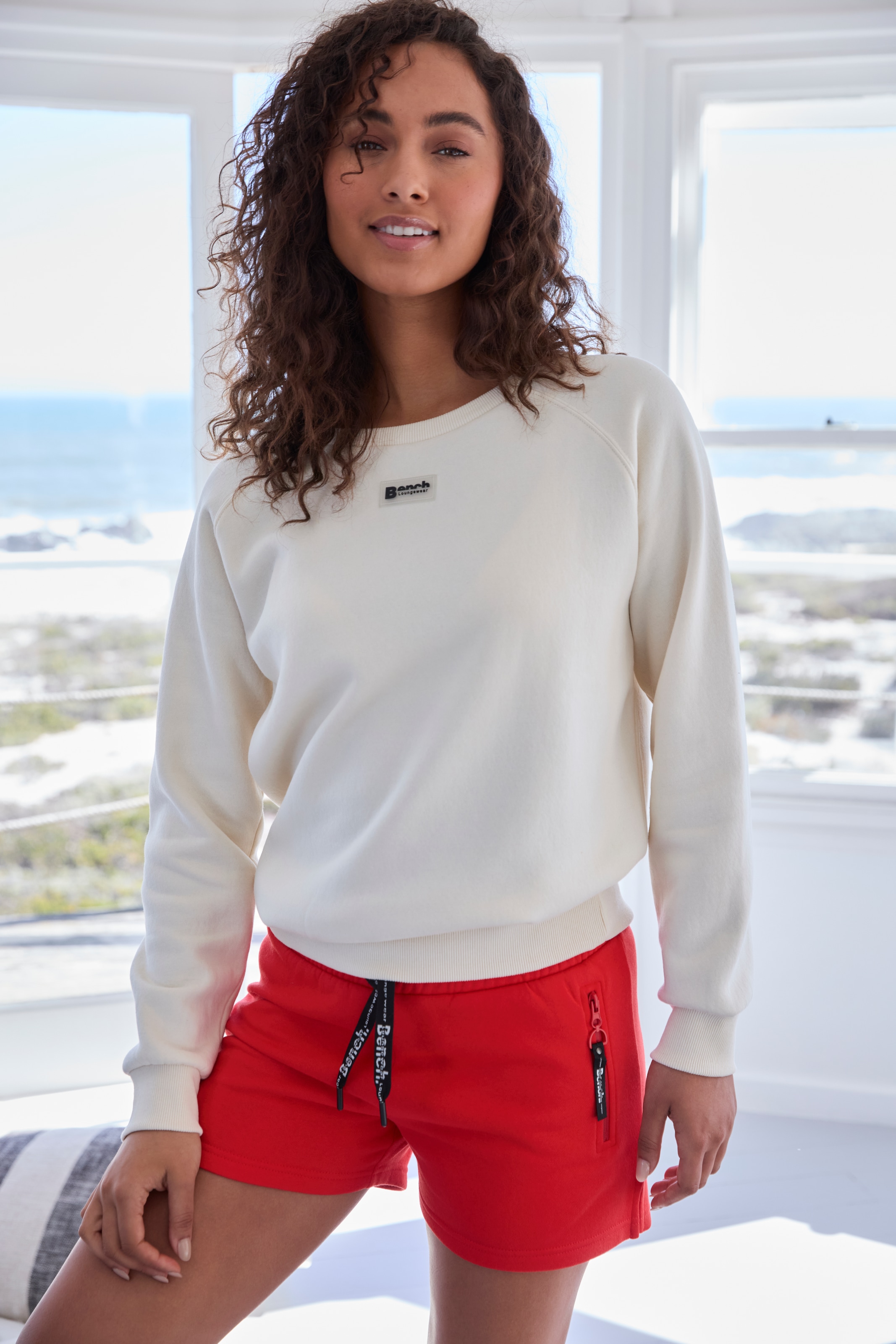 Bench. Loungewear Sweatshirt , mit kleinem Logo Detail, Loungewear
